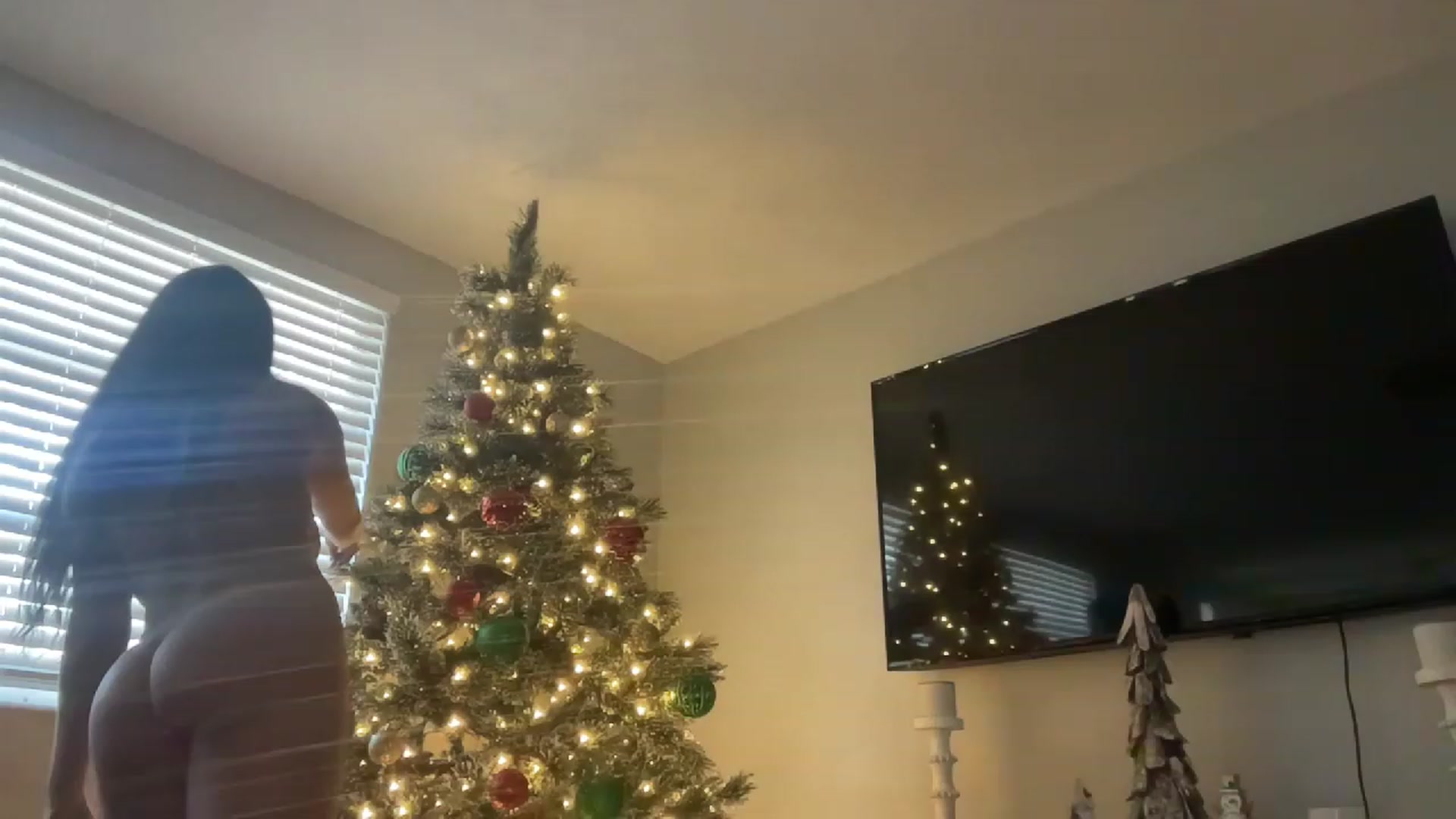 Gallery image thumbnail from Mystery_Milf's myfreecams stream on, 12/08/2022, 19:49 image 13 of 20