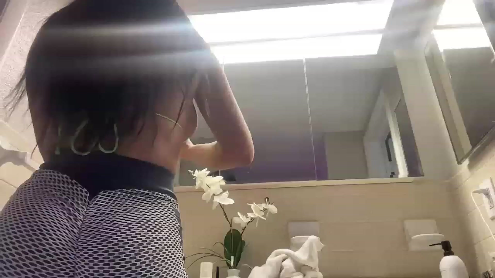 Gallery image thumbnail from Mystery_Milf's myfreecams stream on, 12/09/2022, 16:28 image 14 of 20