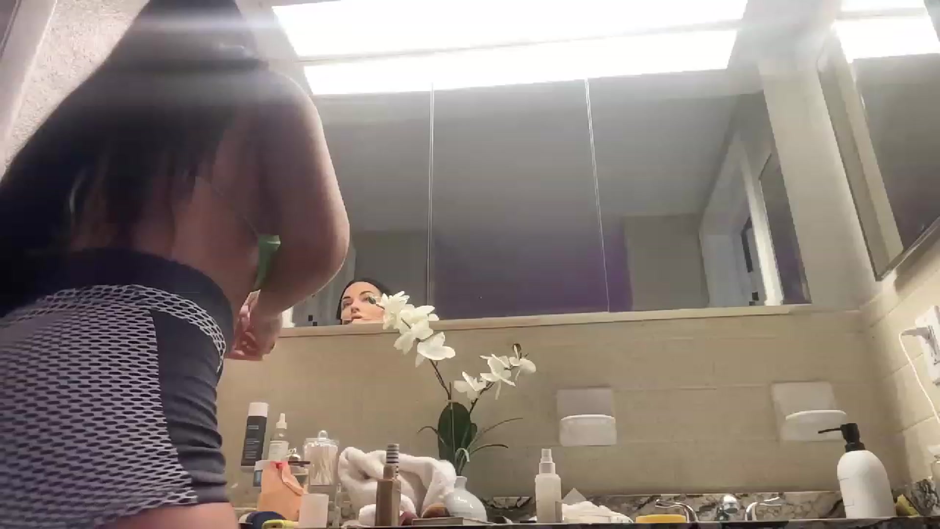 Gallery image thumbnail from Mystery_Milf's myfreecams stream on, 12/09/2022, 16:53 image 7 of 20