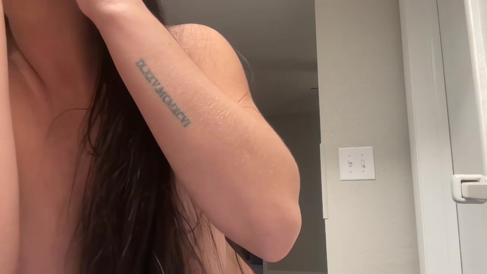 Gallery image thumbnail from Mystery_Milf's myfreecams stream on, 12/19/2022, 17:49 image 7 of 20