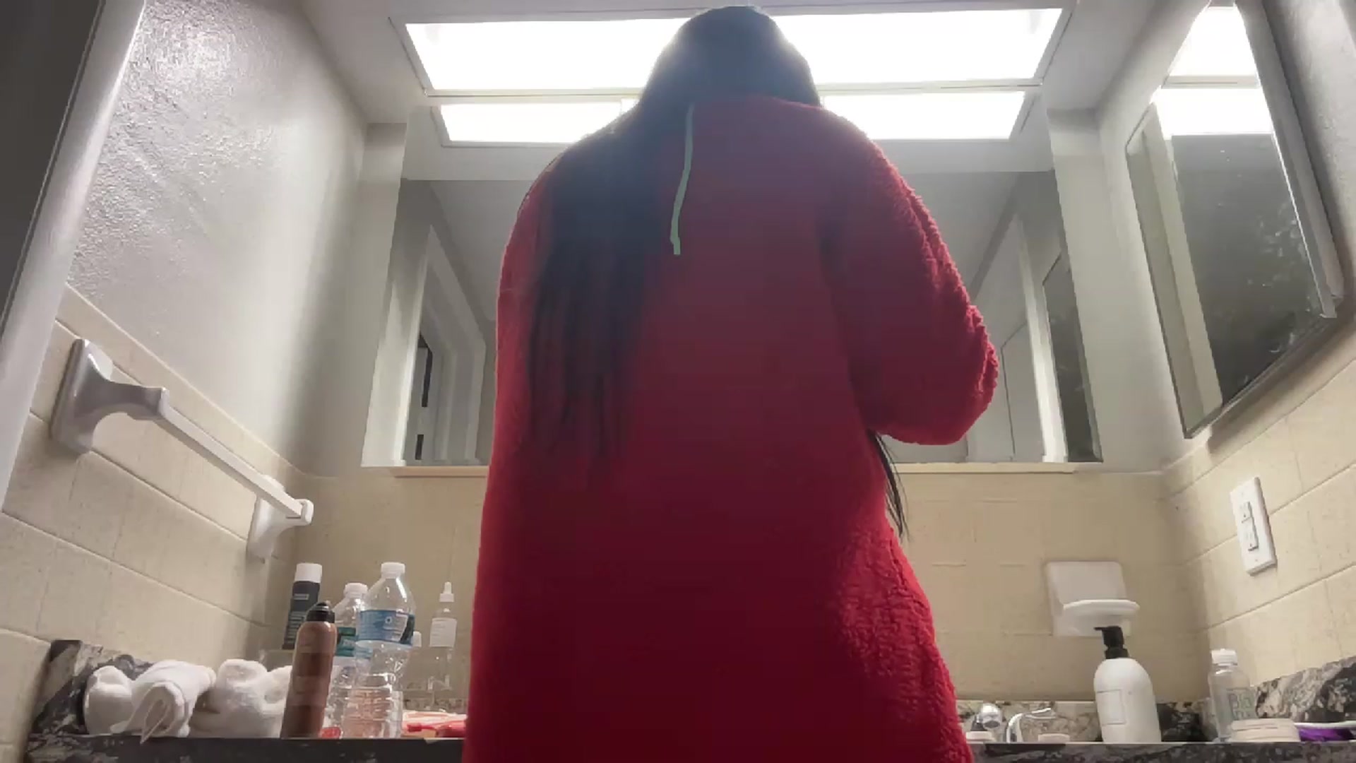 Gallery image thumbnail from Mystery_Milf's myfreecams stream on, 12/21/2022, 20:05 image 11 of 20