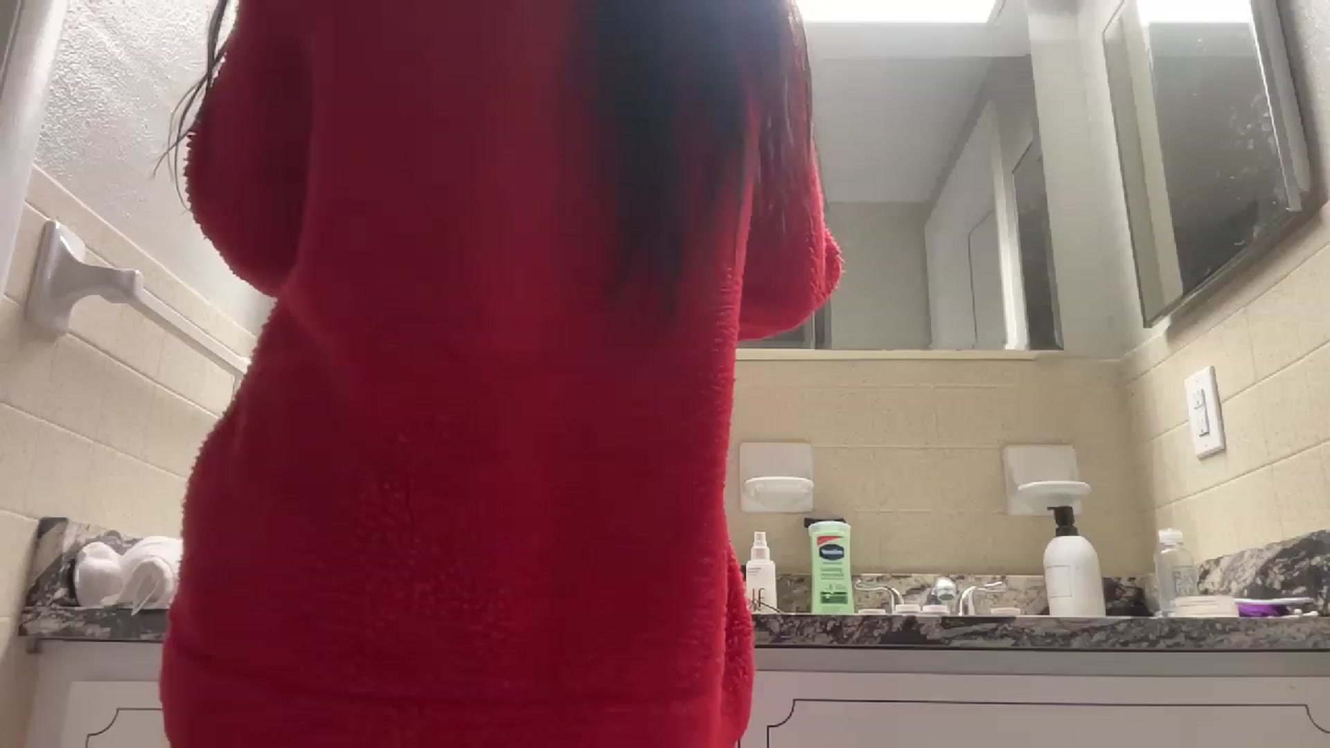 Gallery image thumbnail from Mystery_Milf's myfreecams stream on, 12/21/2022, 20:05 image 5 of 20