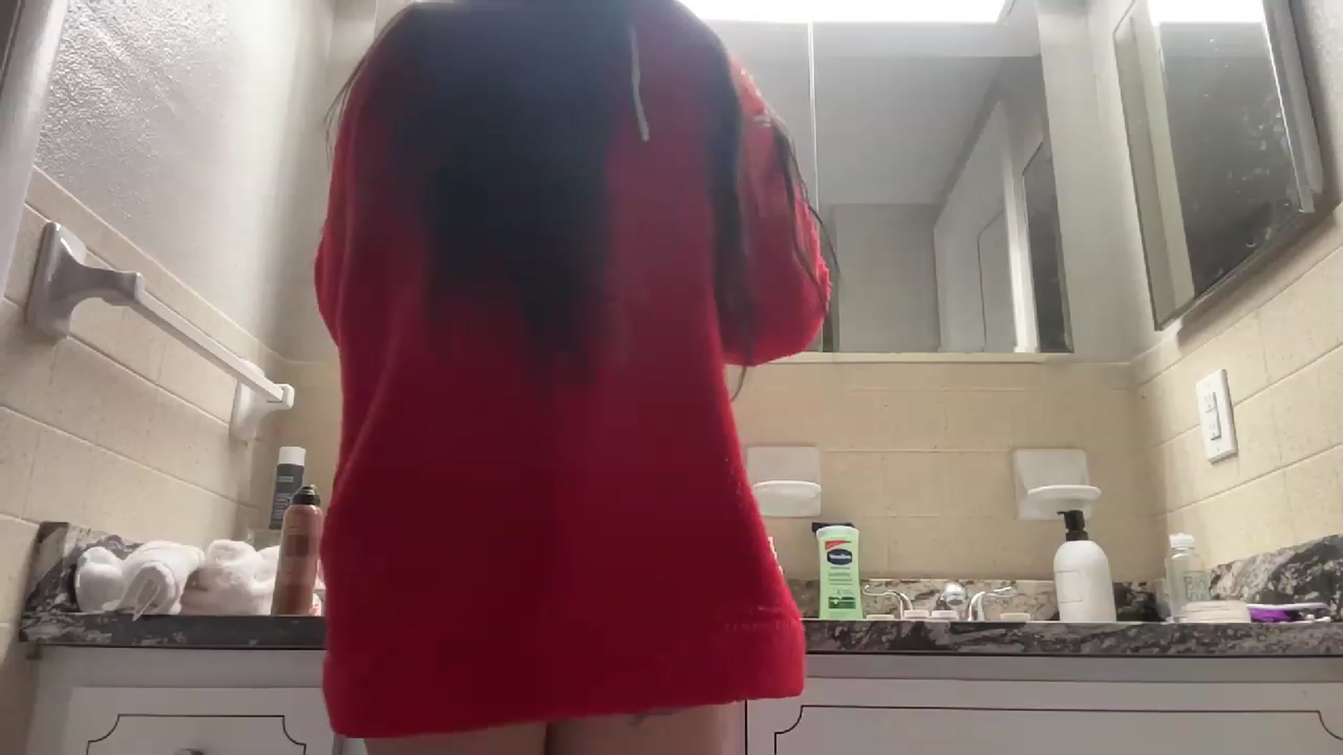 Gallery image thumbnail from Mystery_Milf's myfreecams stream on, 12/21/2022, 20:05 image 3 of 20