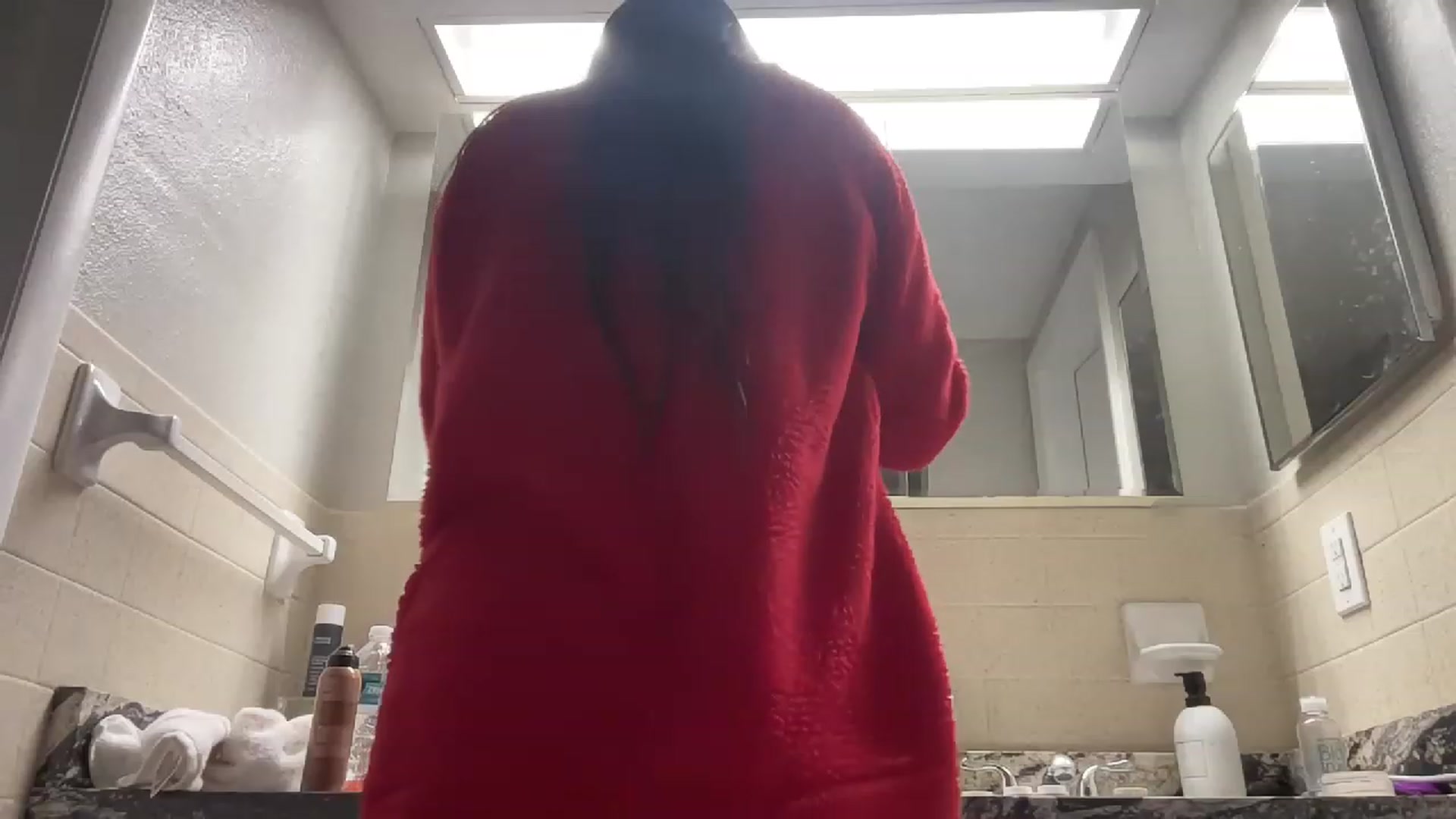 Gallery image thumbnail from Mystery_Milf's myfreecams stream on, 12/21/2022, 20:05 image 13 of 20
