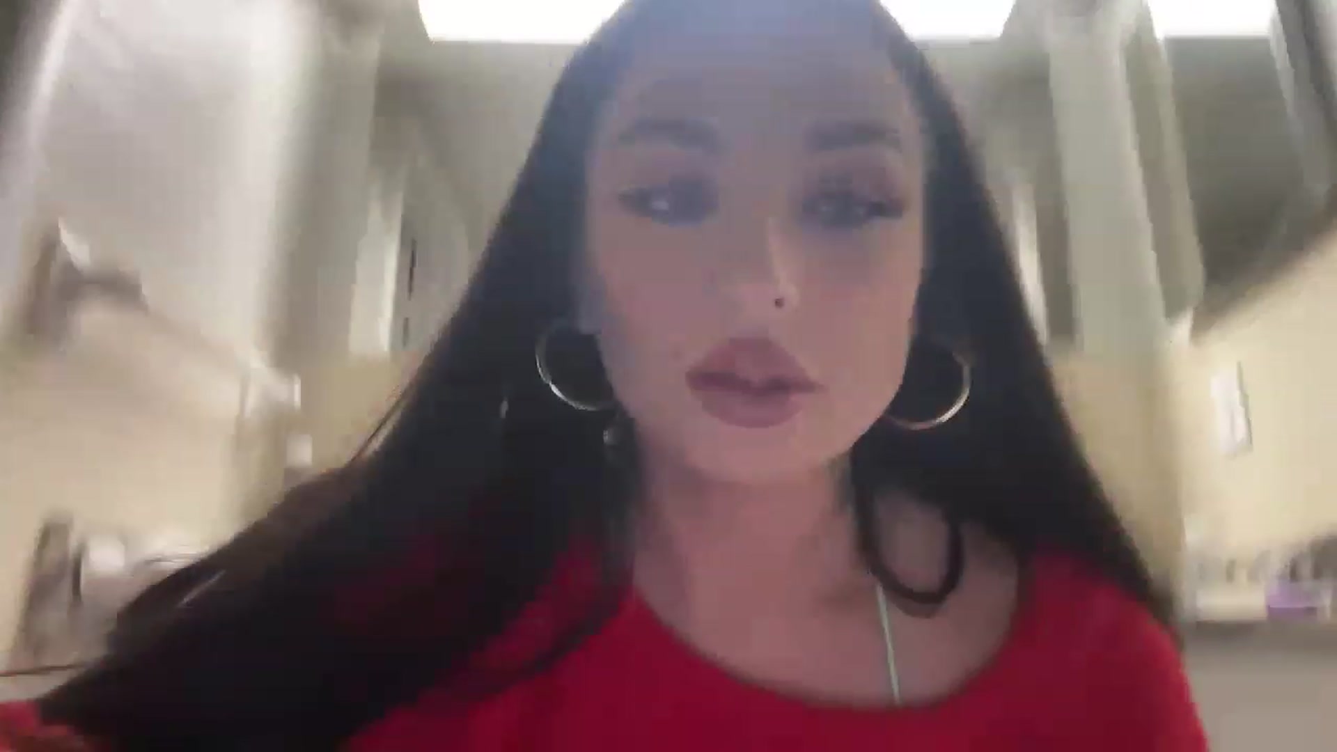 Gallery image thumbnail from Mystery_Milf's myfreecams stream on, 12/21/2022, 20:05 image 15 of 20