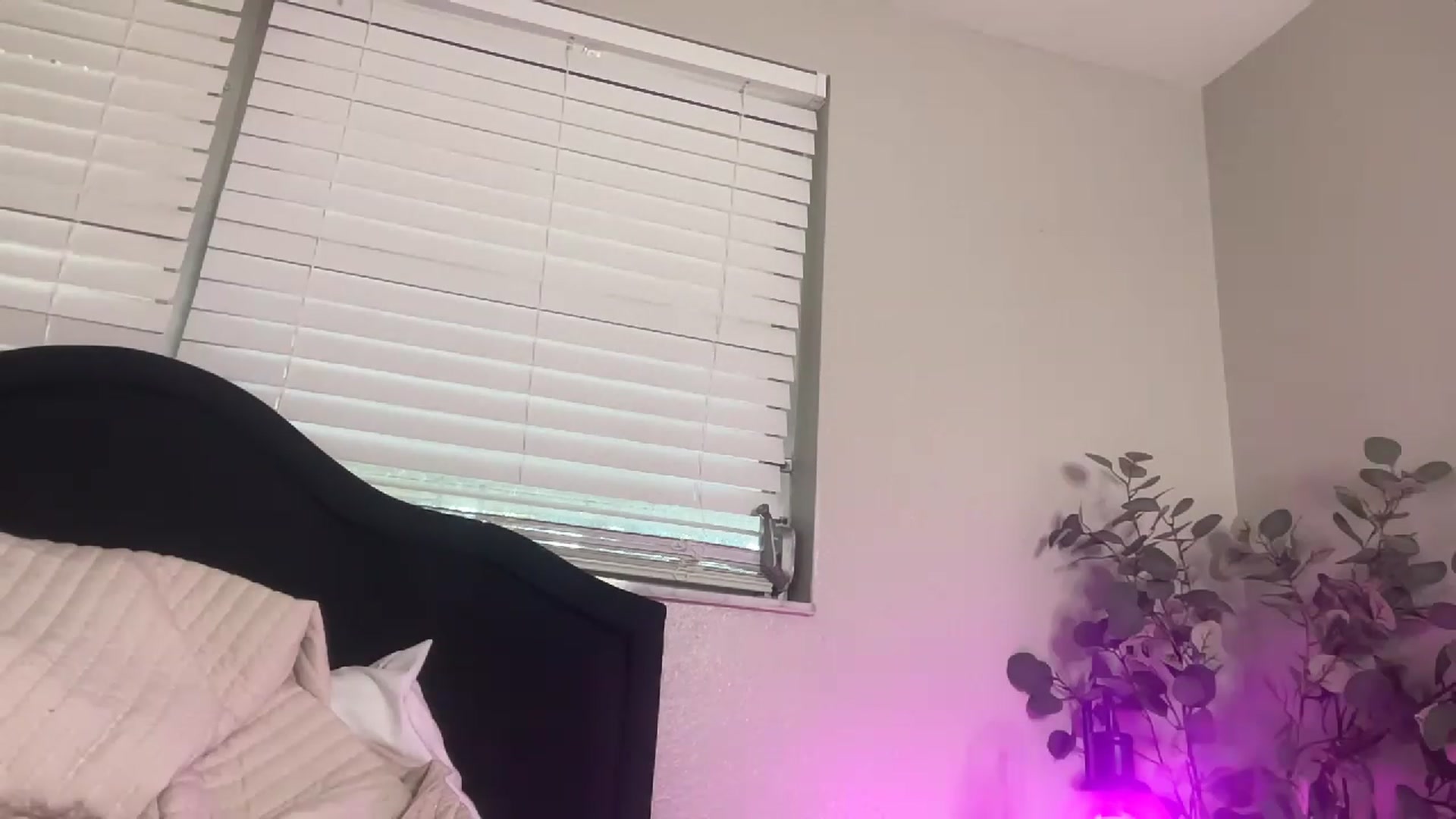 Gallery image thumbnail from Mystery_Milf's myfreecams stream on, 01/06/2023, 18:14 image 14 of 20