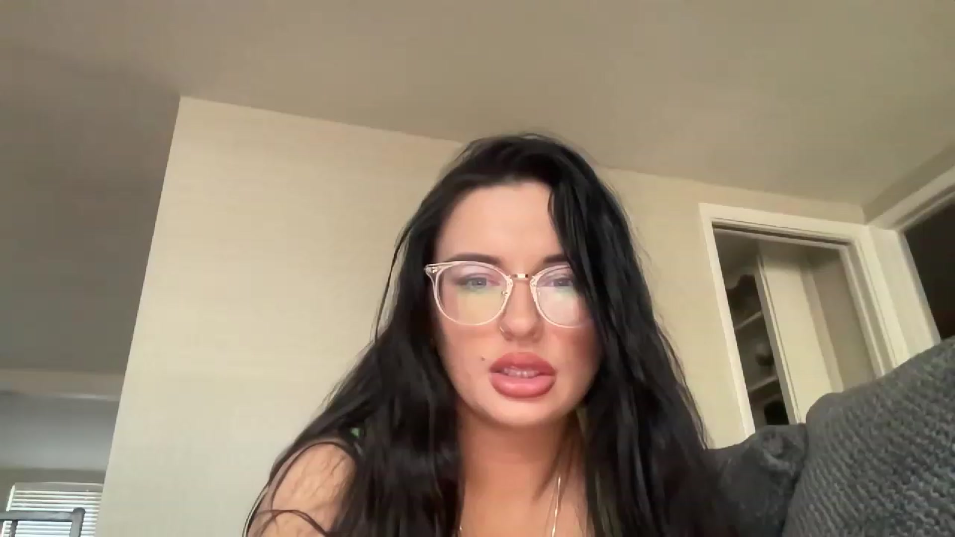 Gallery image thumbnail from Mystery_Milf's myfreecams stream on, 03/13/2023, 19:33 image 11 of 20