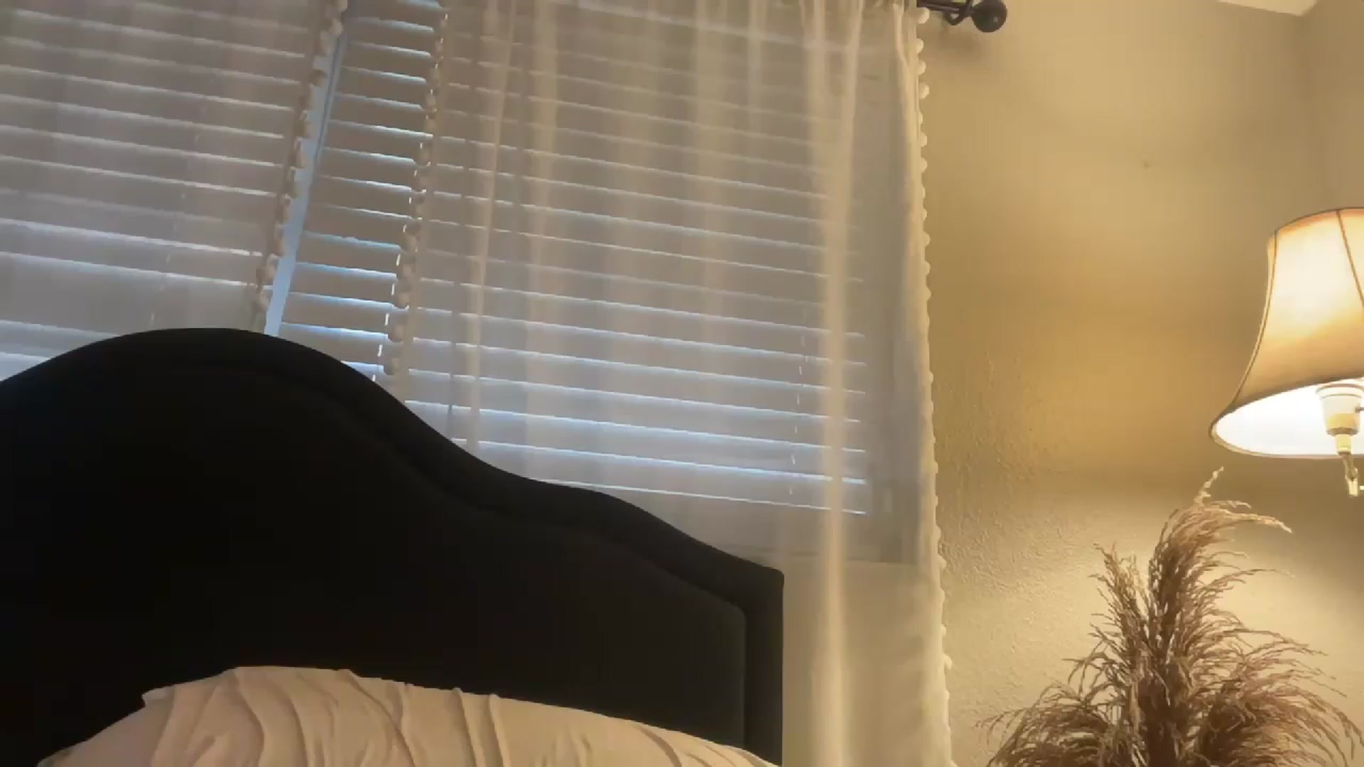 Gallery image thumbnail from Mystery_Milf's myfreecams stream on, 05/04/2023, 15:13 image 8 of 20
