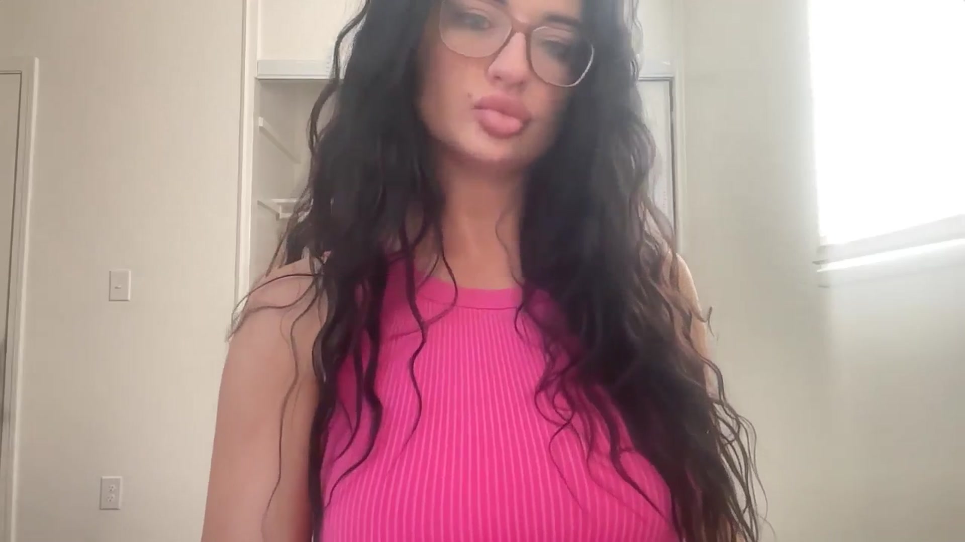 Gallery image thumbnail from Mystery_Milf's myfreecams stream on, 01/08/2025, 20:09 image 18 of 20