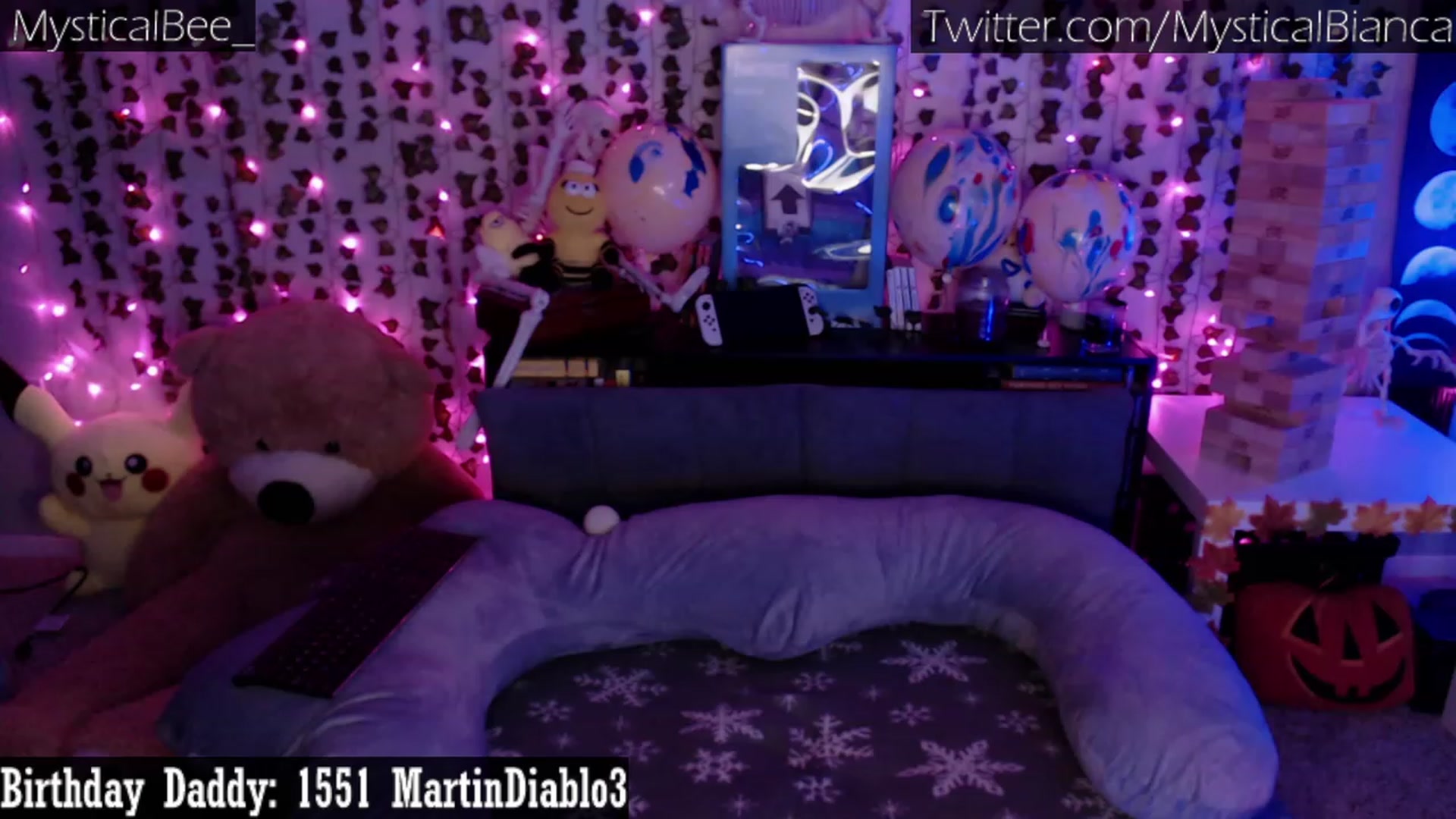 Gallery image thumbnail from MysticalBee_'s myfreecams stream on, 01/22/2023, 02:00 image 9 of 20