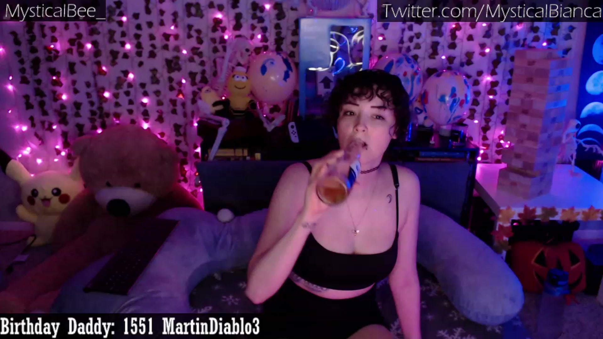 Gallery image thumbnail from MysticalBee_'s myfreecams stream on, 01/22/2023, 03:10 image 1 of 20