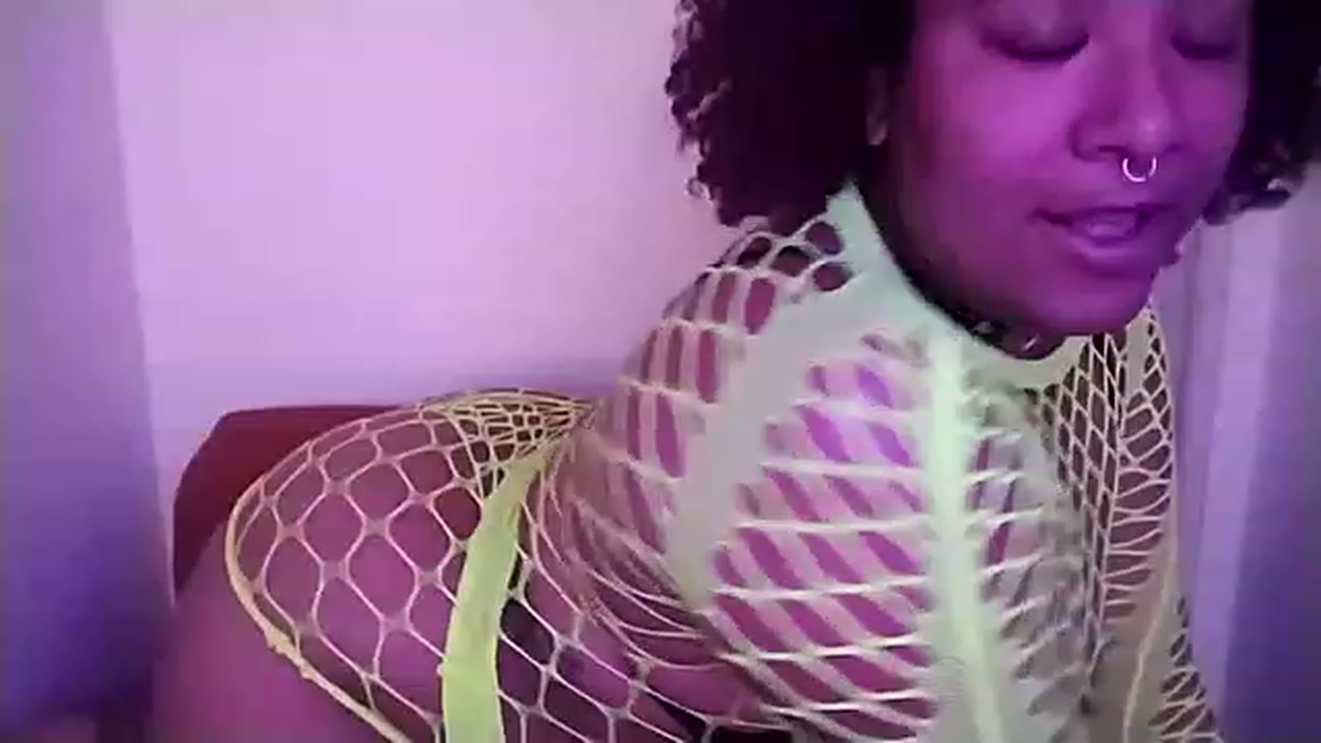 Gallery image thumbnail from Mysticbae's myfreecams stream on, 04/16/2023, 01:28 image 3 of 20