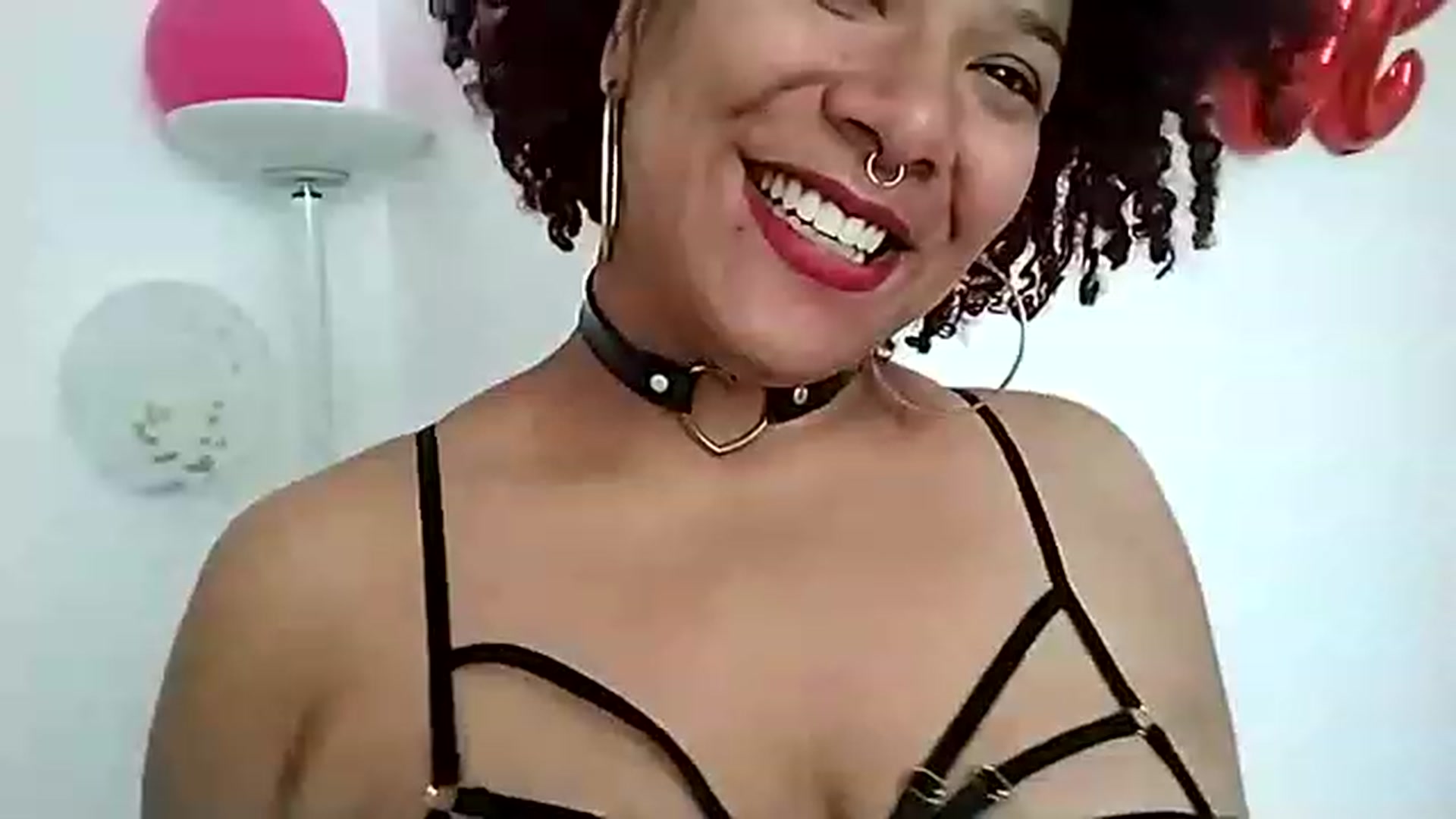 Gallery image thumbnail from Mysticbae's myfreecams stream on, 04/20/2023, 17:16 image 16 of 20
