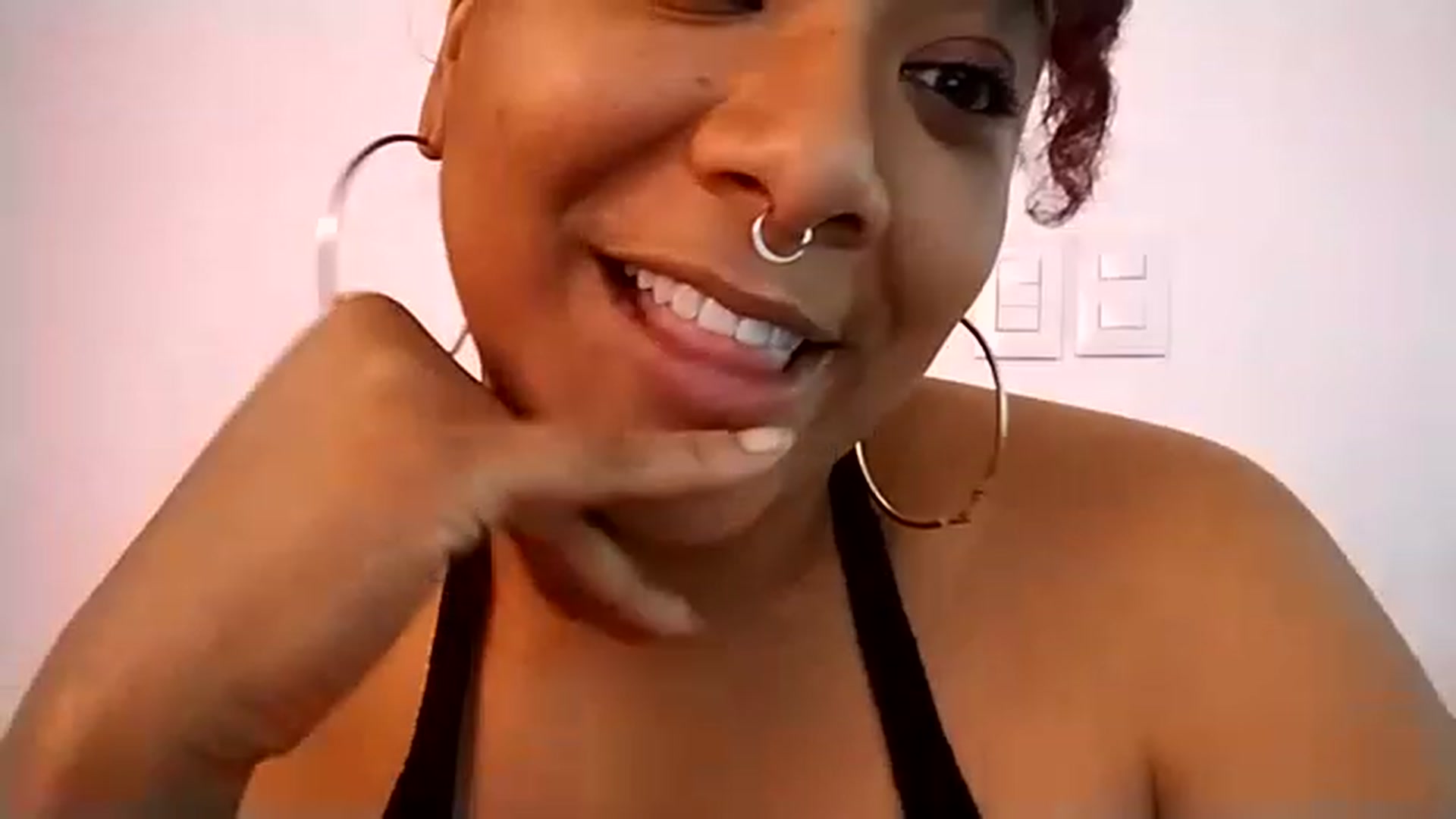 Gallery image thumbnail from Mysticbae's myfreecams stream on, 05/22/2023, 17:23 image 18 of 20