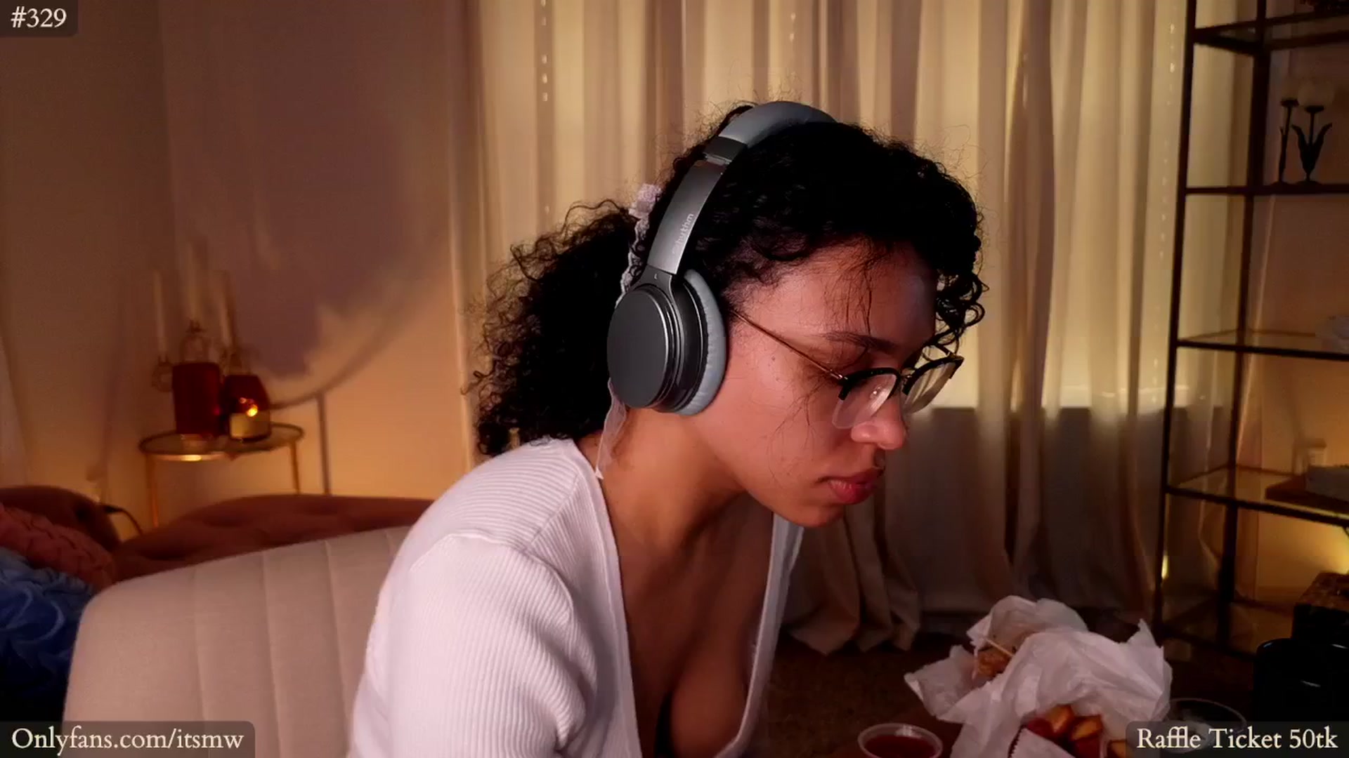 Gallery image thumbnail from Mystywaterz's myfreecams stream on, 06/08/2024, 05:09 image 3 of 20