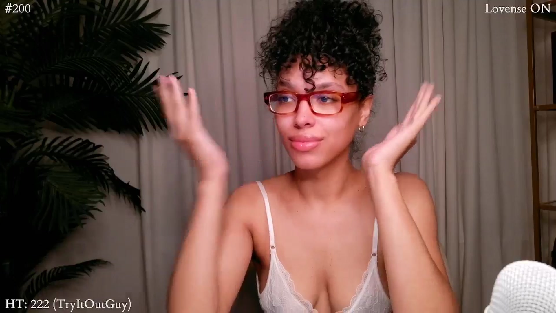 Gallery image thumbnail from Mystywaterz's myfreecams stream on, 11/13/2024, 07:50 image 4 of 20