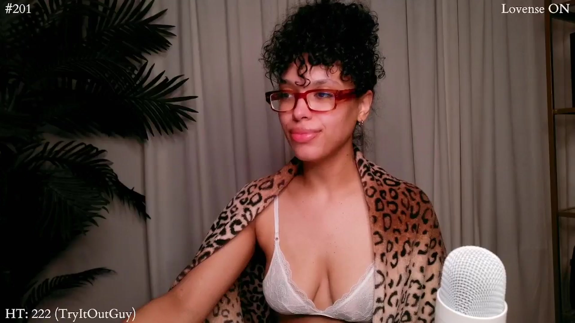 Gallery image thumbnail from Mystywaterz's myfreecams stream on, 11/13/2024, 07:50 image 9 of 20
