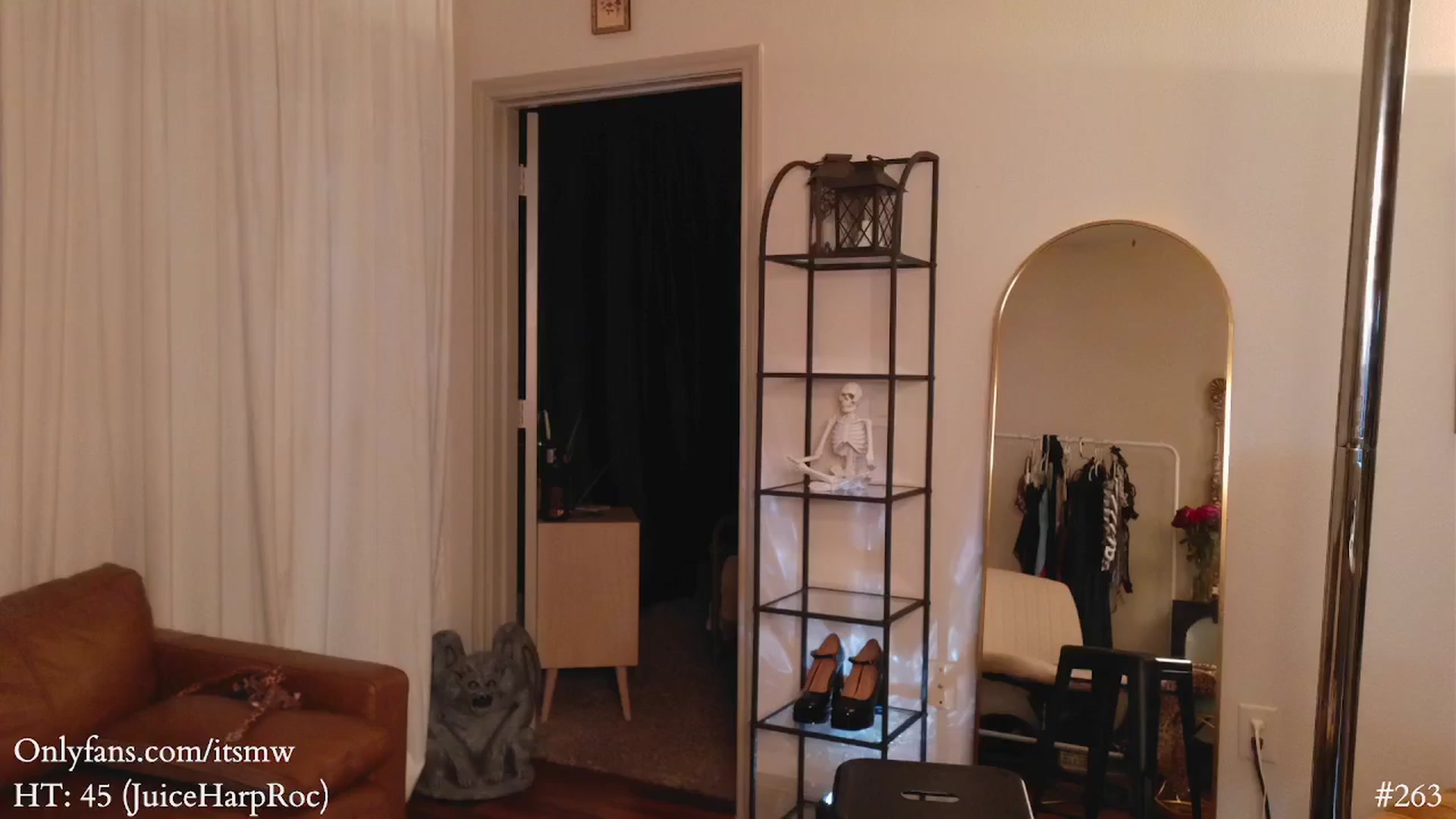 Gallery image thumbnail from Mystywaterz's myfreecams stream on, 03/28/2025, 24:45 image 11 of 20