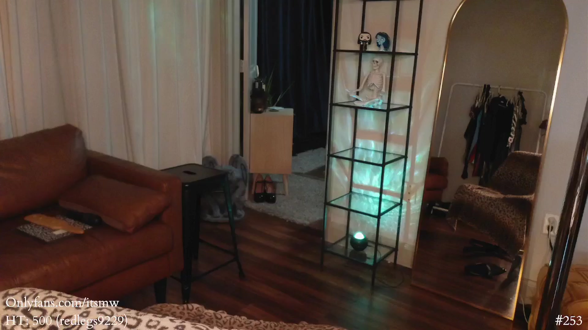 Gallery image thumbnail from Mystywaterz's myfreecams stream on, 03/28/2025, 05:22 image 19 of 20