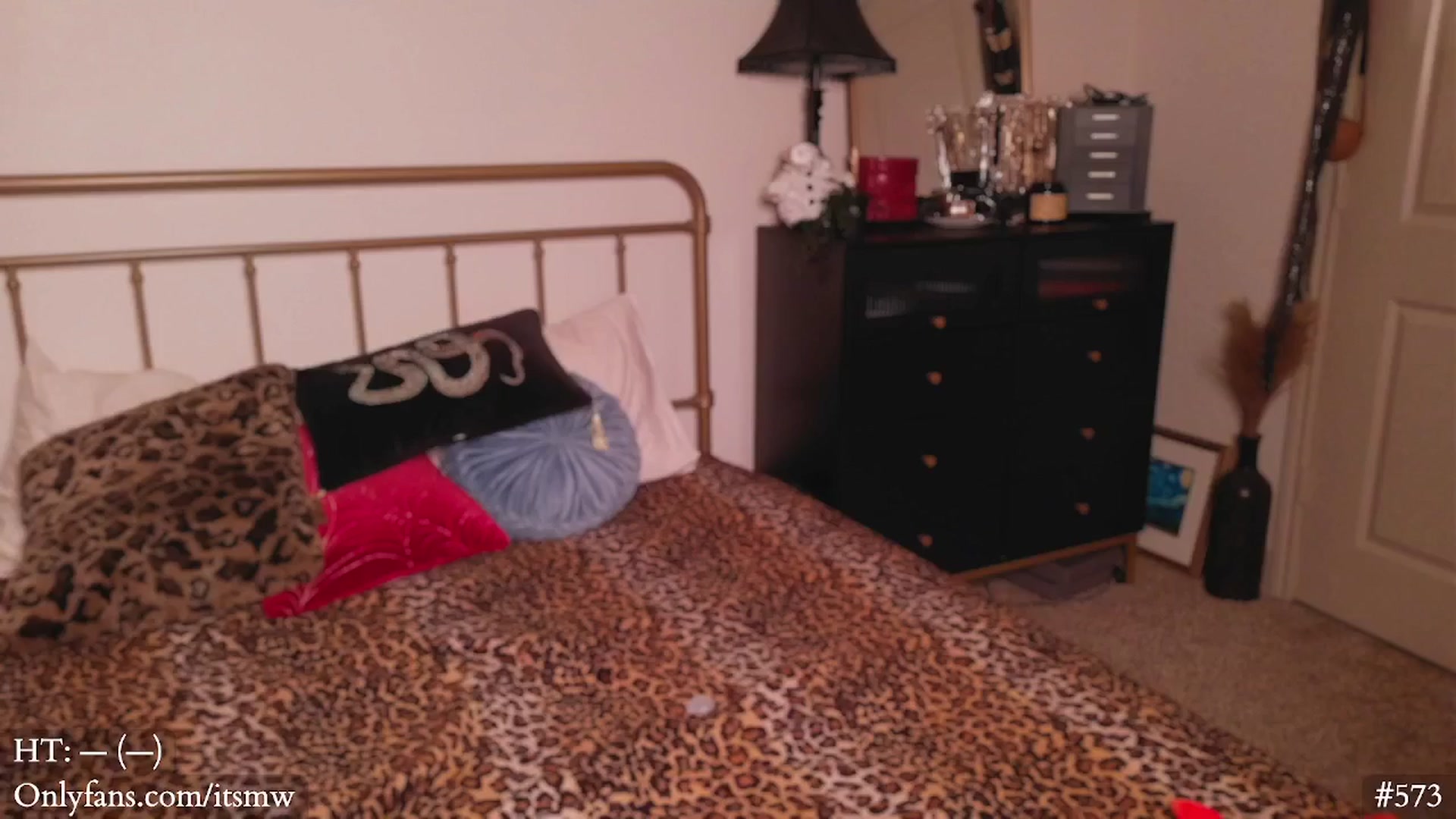 Gallery image thumbnail from Mystywaterz's myfreecams stream on, 04/22/2025, 02:16 image 12 of 20