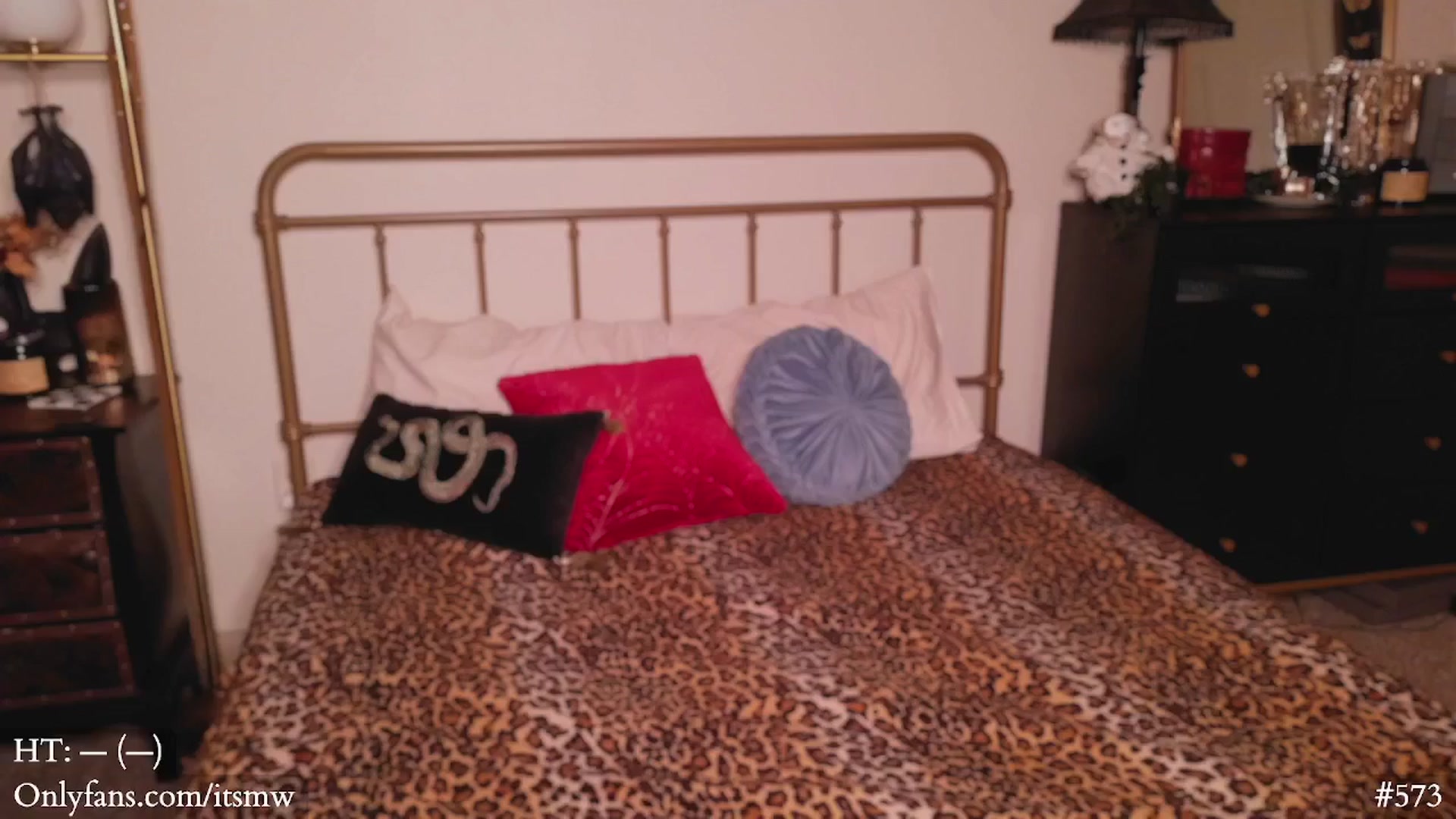 Gallery image thumbnail from Mystywaterz's myfreecams stream on, 04/22/2025, 02:16 image 1 of 20