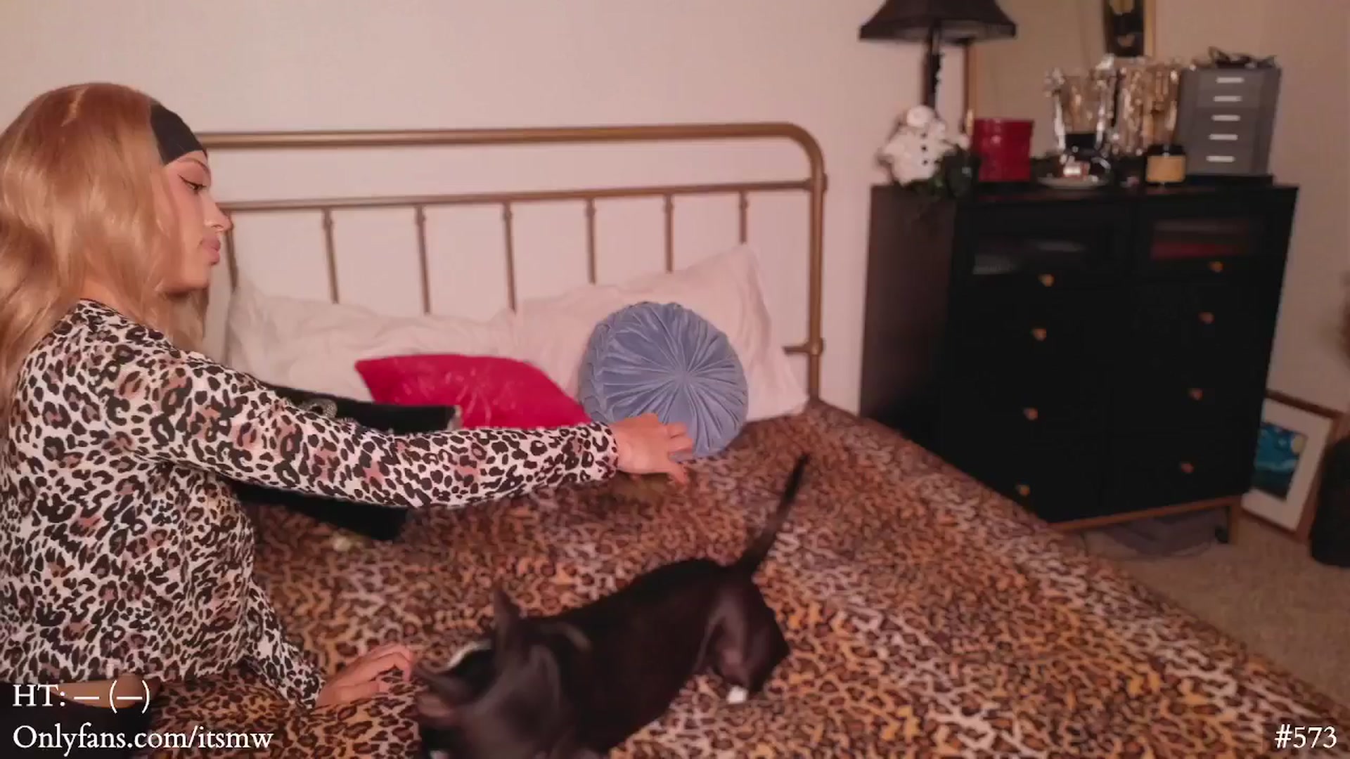 Gallery image thumbnail from Mystywaterz's myfreecams stream on, 04/22/2025, 02:16 image 3 of 20