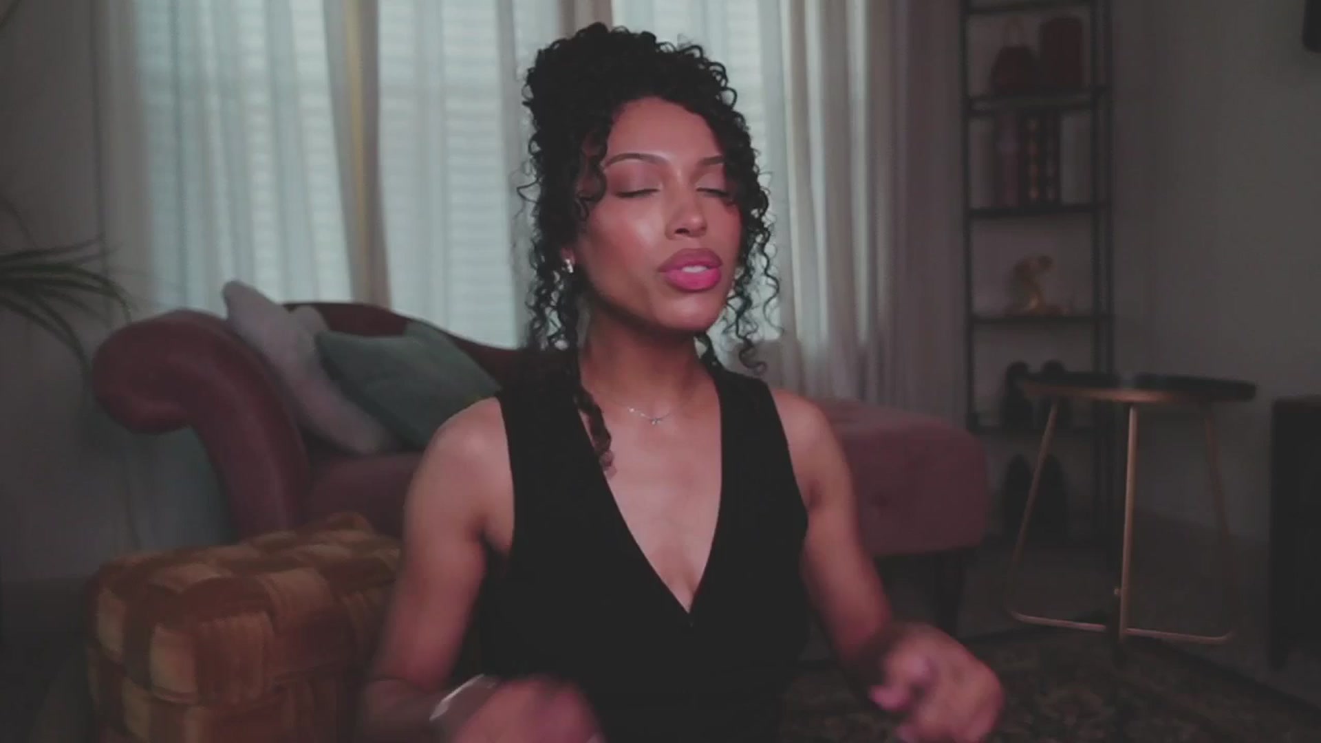 Gallery image thumbnail from Mystywaterz's myfreecams stream on, 05/19/2025, 02:15 image 5 of 20
