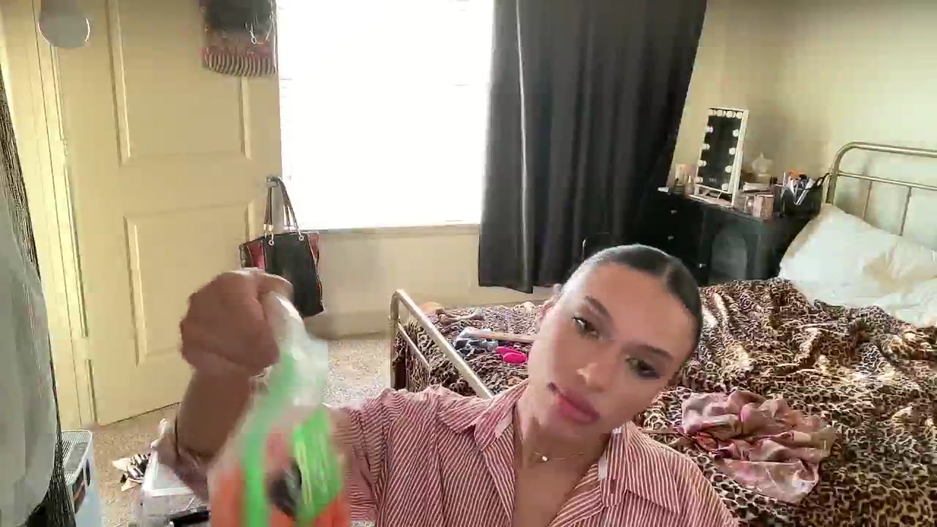 Gallery image thumbnail from Mystywaterz's myfreecams stream on, 10/05/2025, 23:41 image 9 of 20