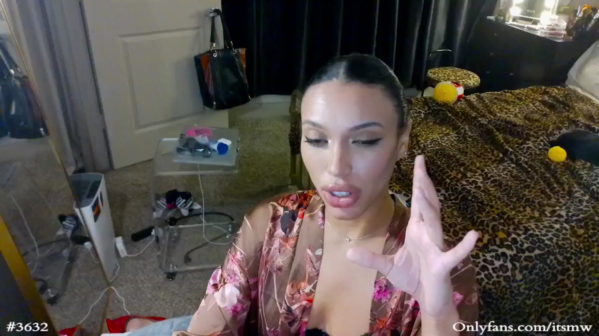Gallery image thumbnail from Mystywaterz's myfreecams stream on, 10/06/2025, 05:09 image 7 of 20