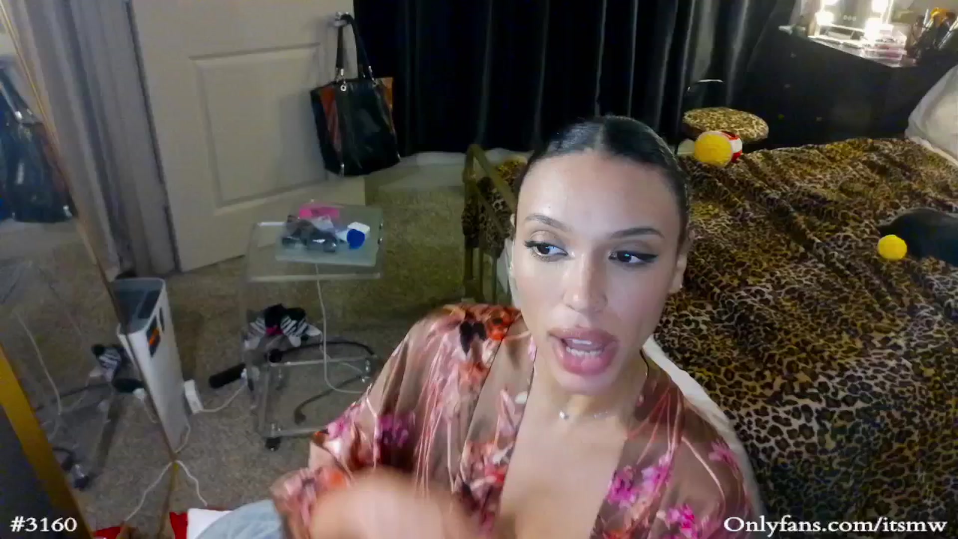 Gallery image thumbnail from Mystywaterz's myfreecams stream on, 10/06/2025, 05:09 image 9 of 20