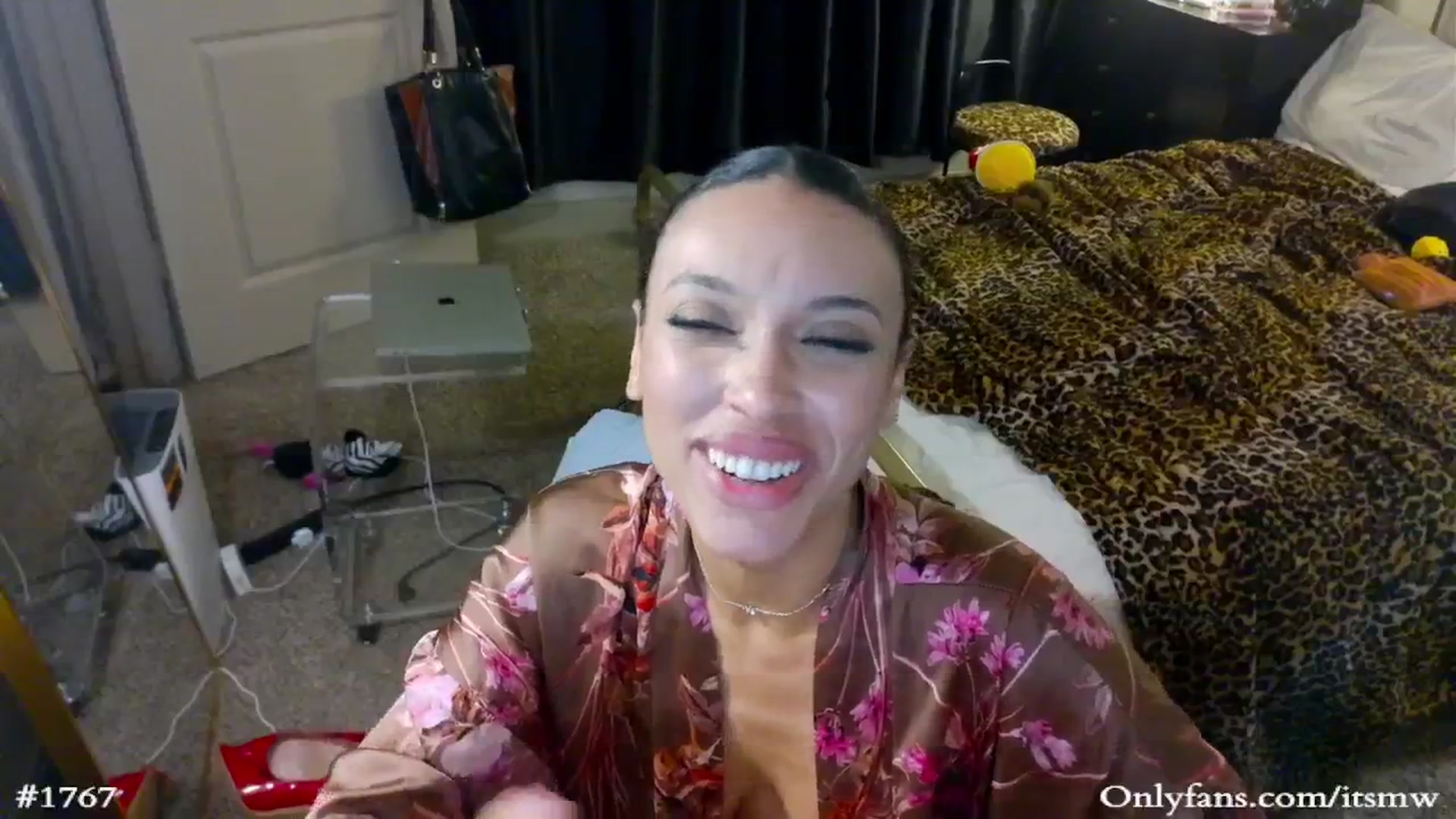 Gallery image thumbnail from Mystywaterz's myfreecams stream on, 10/06/2025, 09:11 image 14 of 20