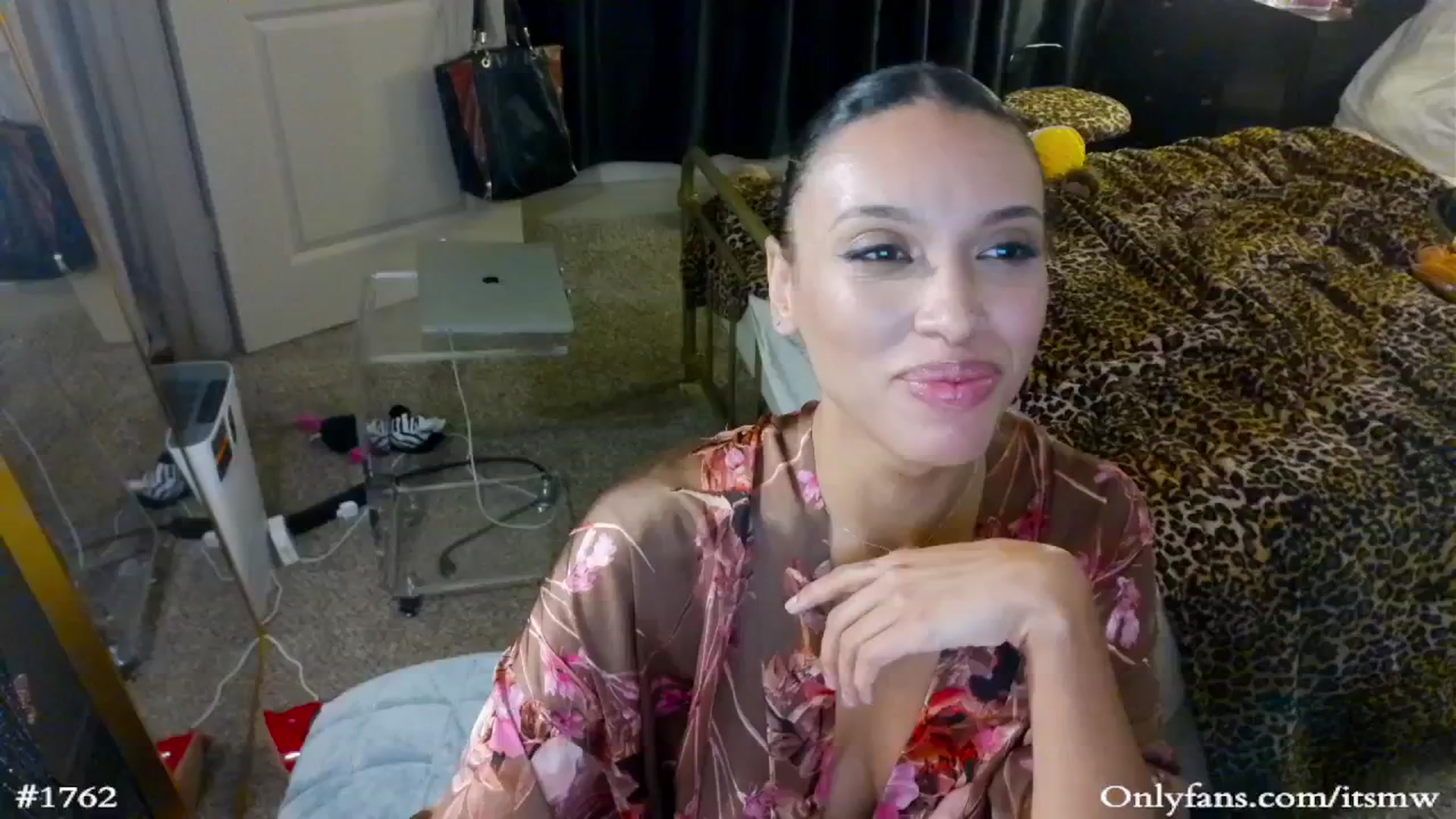 Gallery image thumbnail from Mystywaterz's myfreecams stream on, 10/06/2025, 09:11 image 9 of 20