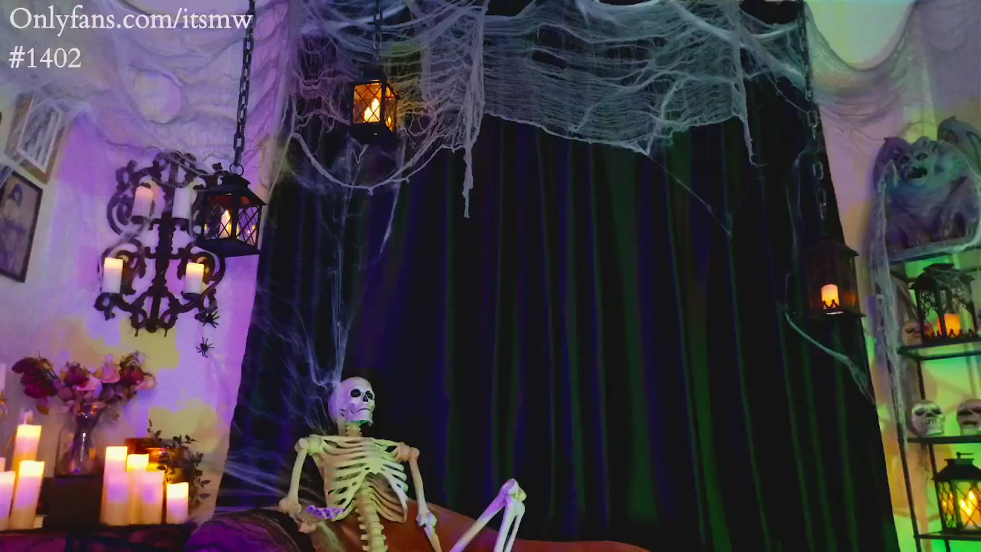 Gallery image thumbnail from Mystywaterz's myfreecams stream on, 10/15/2025, 24:38 image 9 of 20