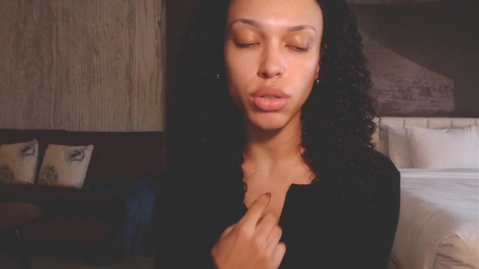 Gallery image thumbnail from Mystywaterz's myfreecams stream on, 03/09/2026, 24:00 image 2 of 20