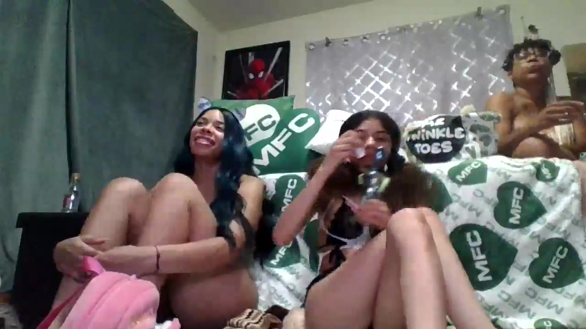Gallery image thumbnail from MzTwinkleToes's myfreecams stream on, 08/22/2025, 08:09 image 17 of 20