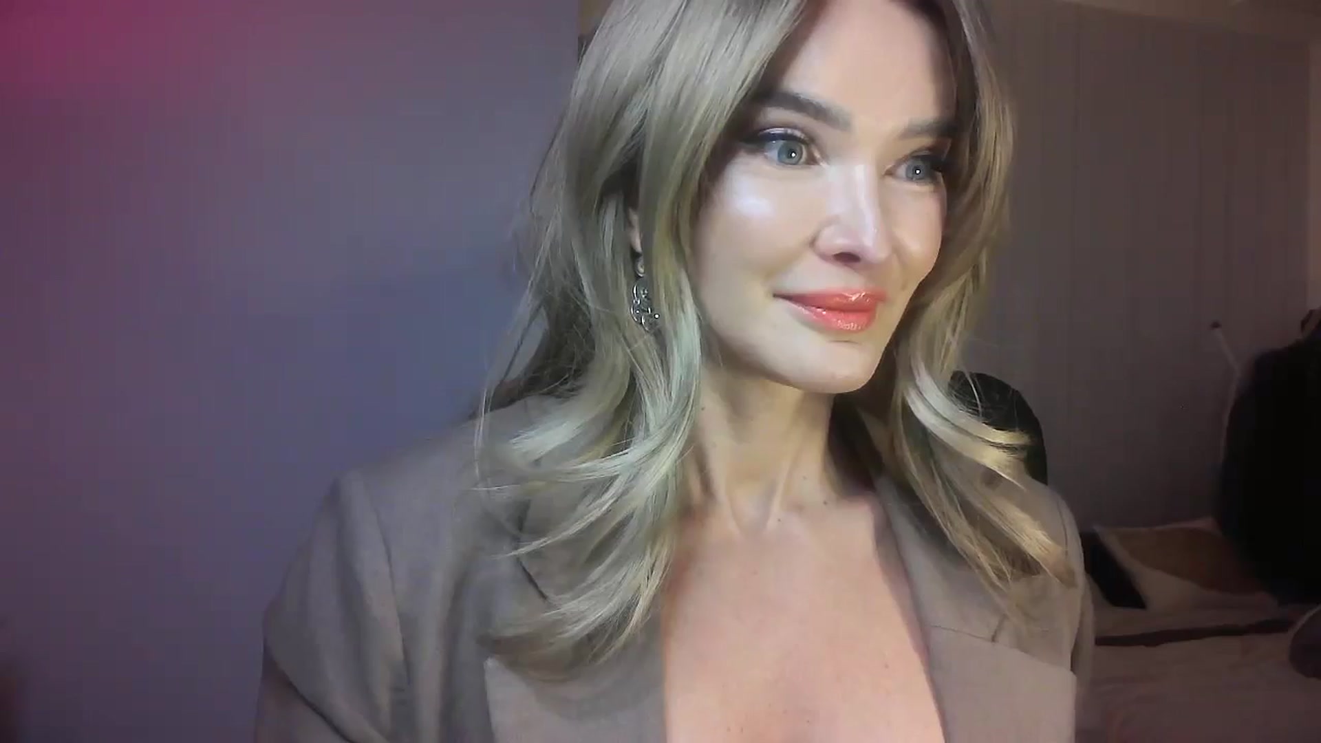 Gallery image thumbnail from Mzmary's myfreecams stream on, 02/10/2025, 24:03 image 2 of 20