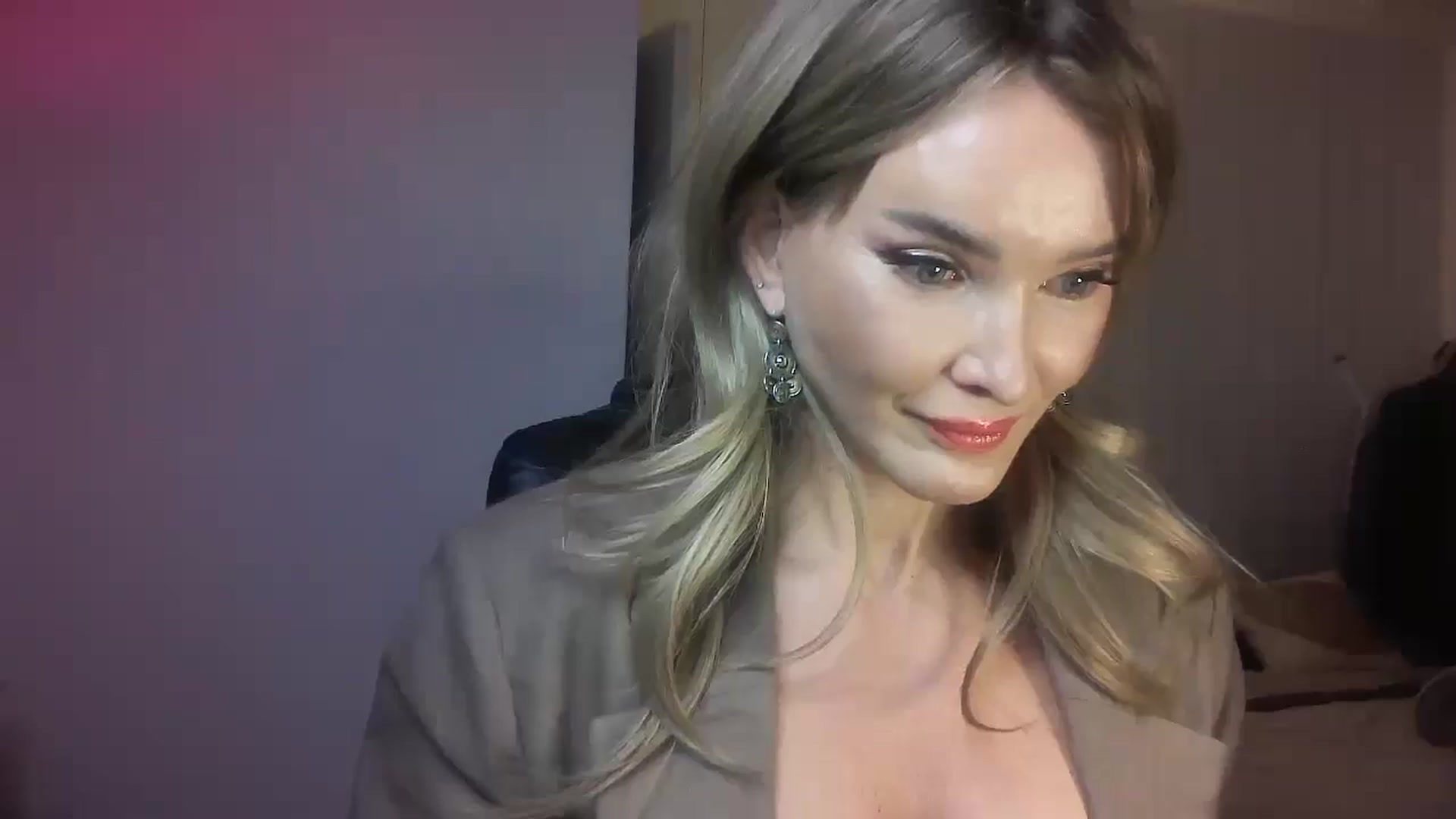 Gallery image thumbnail from Mzmary's myfreecams stream on, 02/10/2025, 24:03 image 12 of 20