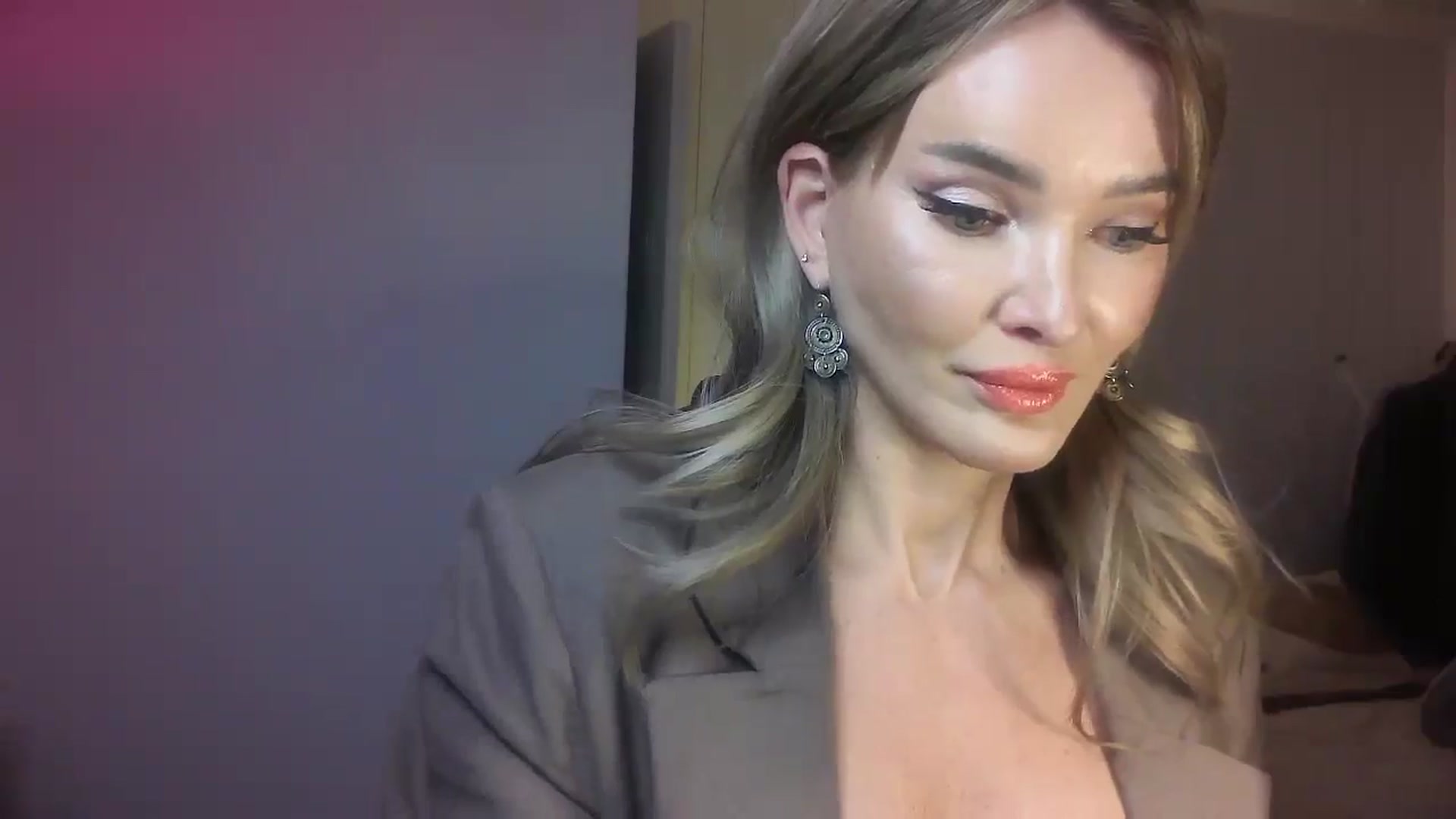 Gallery image thumbnail from Mzmary's myfreecams stream on, 02/10/2025, 24:03 image 6 of 20