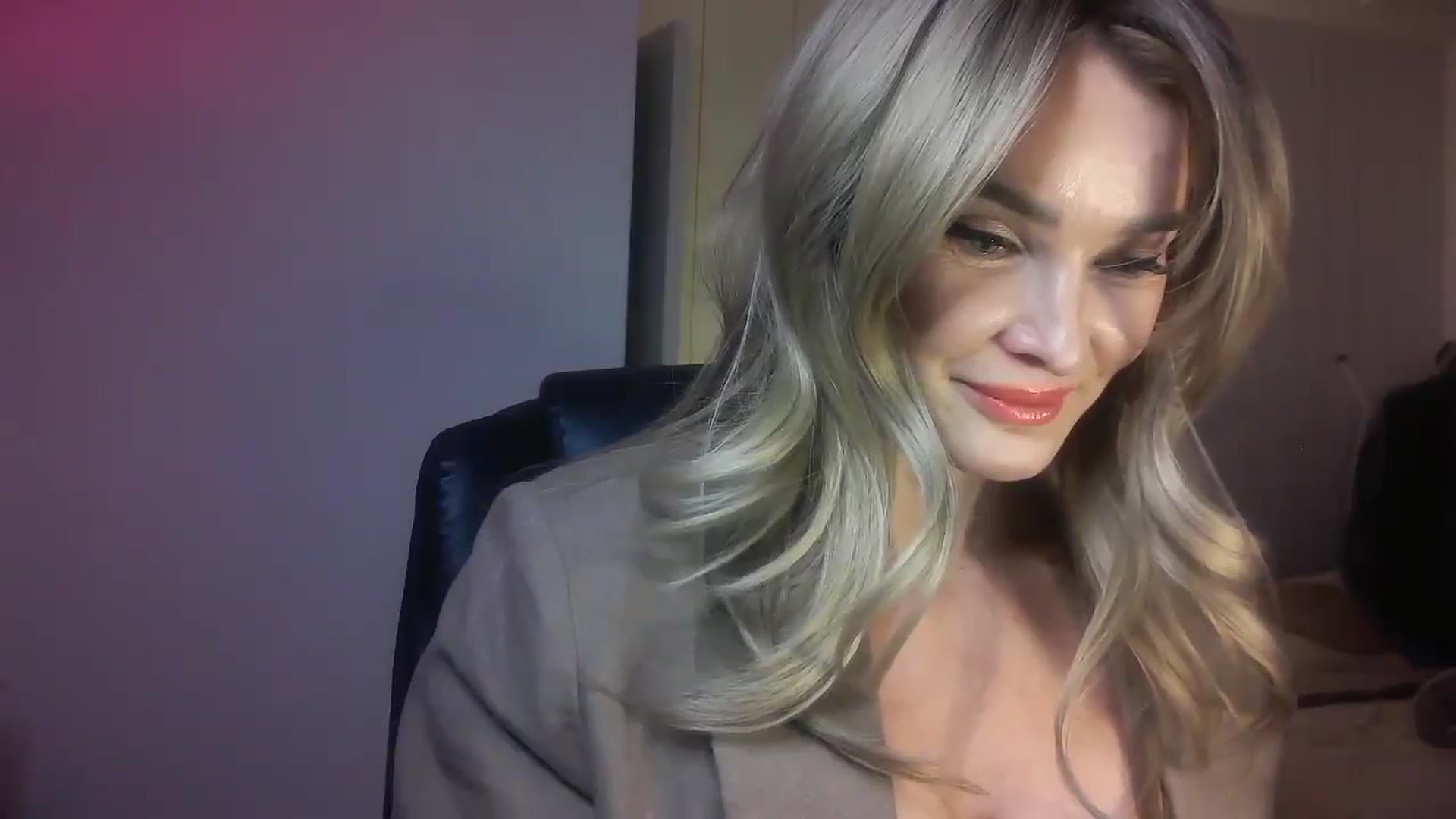 Gallery image thumbnail from Mzmary's myfreecams stream on, 02/10/2025, 24:03 image 18 of 20