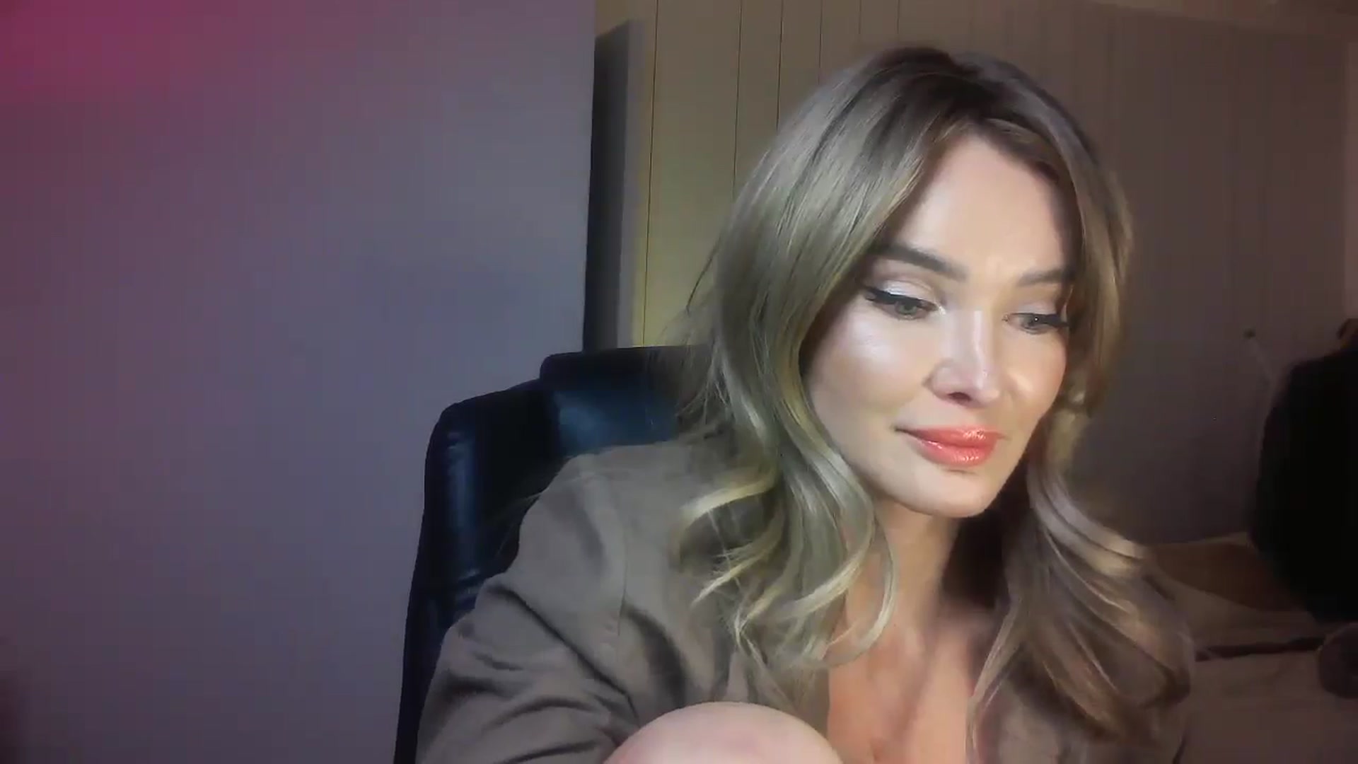 Gallery image thumbnail from Mzmary's myfreecams stream on, 02/10/2025, 24:03 image 16 of 20