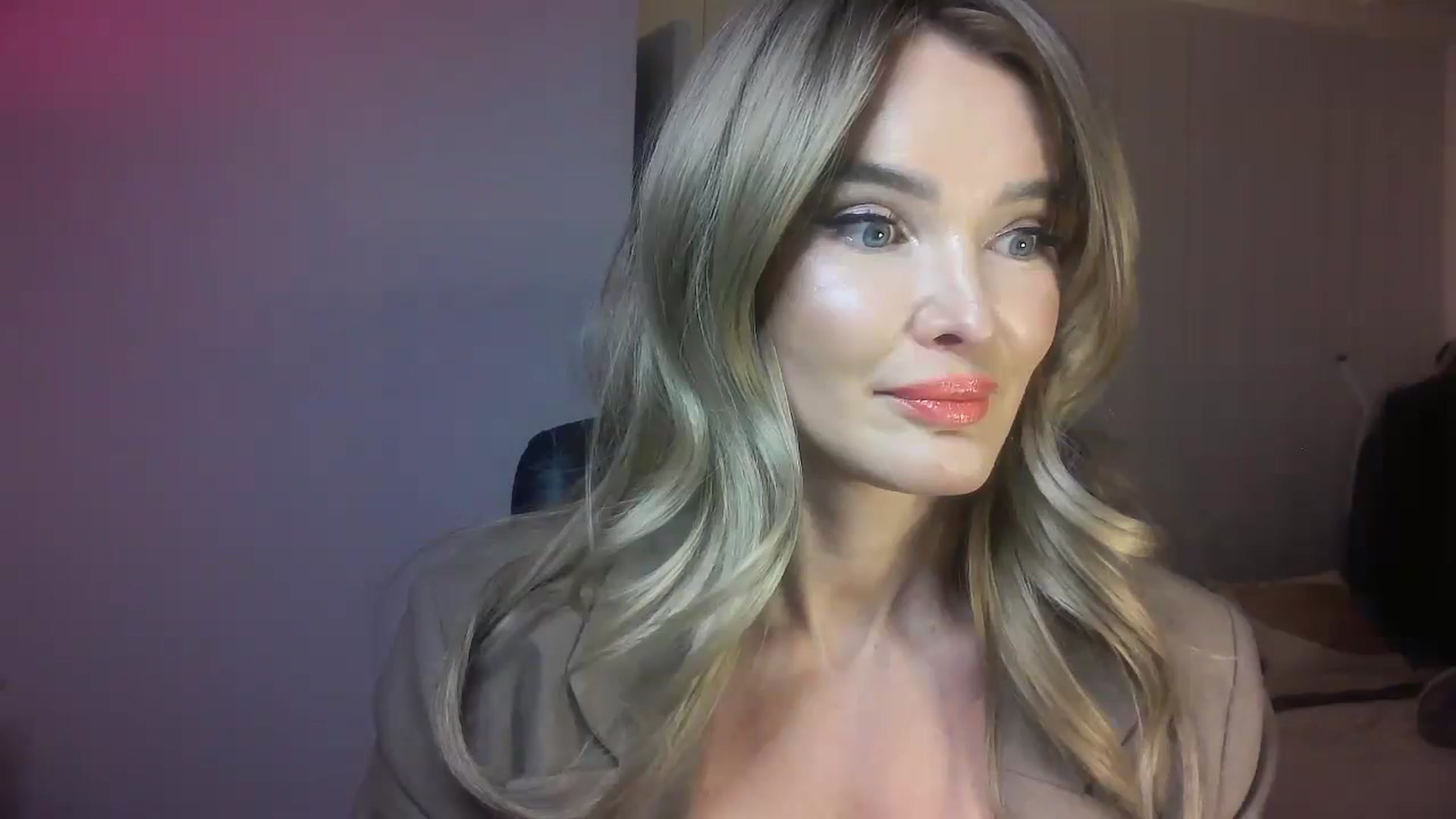 Gallery image thumbnail from Mzmary's myfreecams stream on, 02/10/2025, 24:03 image 14 of 20