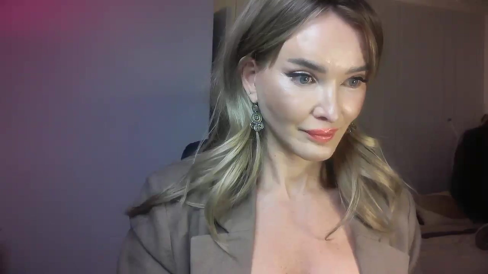 Gallery image thumbnail from Mzmary's myfreecams stream on, 02/10/2025, 24:03 image 7 of 20