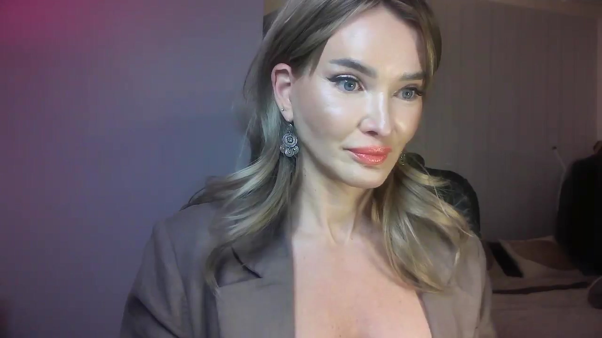 Gallery image thumbnail from Mzmary's myfreecams stream on, 02/10/2025, 24:03 image 5 of 20
