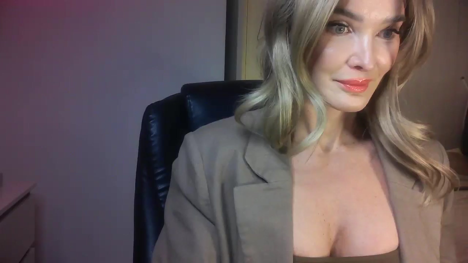 Gallery image thumbnail from Mzmary's myfreecams stream on, 02/10/2025, 01:16 image 1 of 20