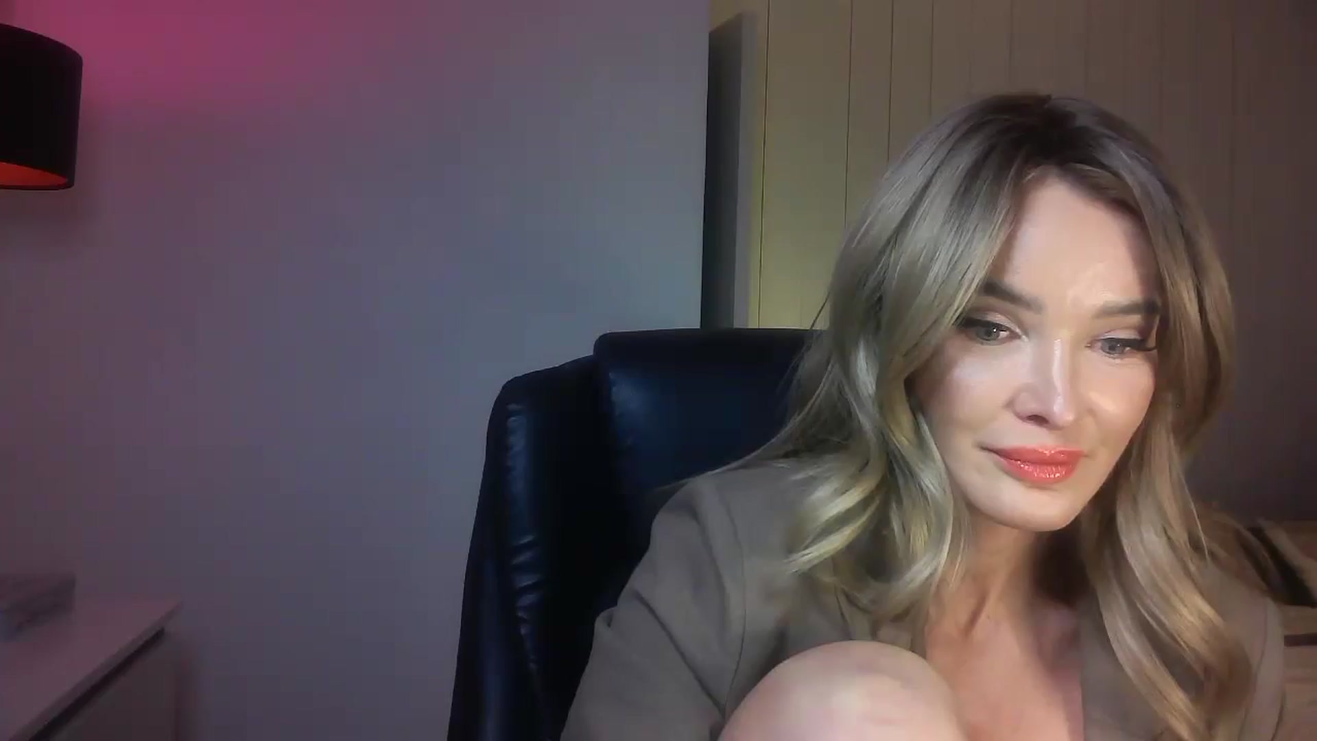 Gallery image thumbnail from Mzmary's myfreecams stream on, 02/10/2025, 01:16 image 17 of 20