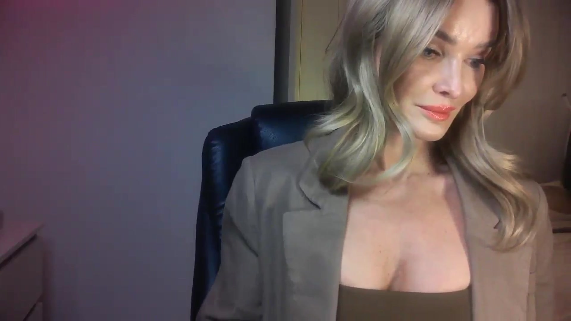 Gallery image thumbnail from Mzmary's myfreecams stream on, 02/10/2025, 01:16 image 3 of 20