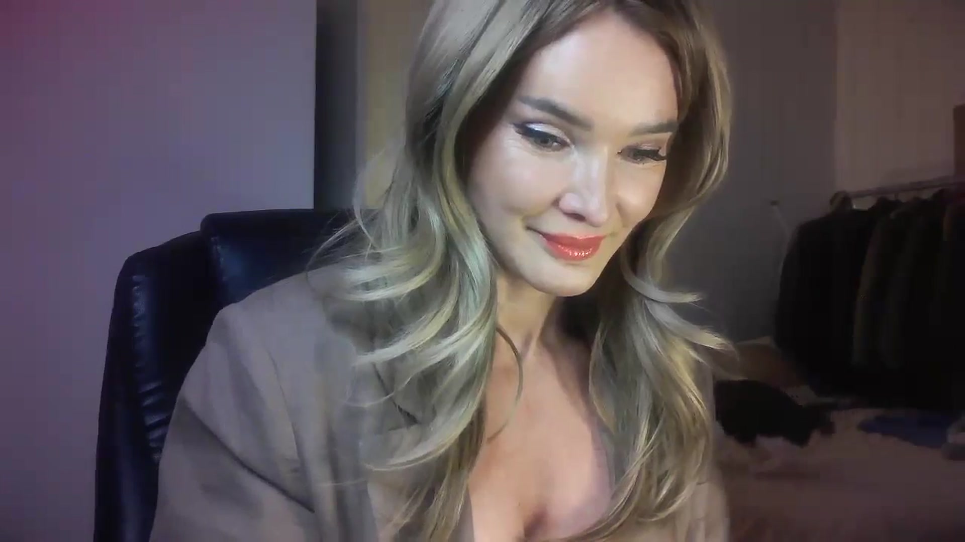 Gallery image thumbnail from Mzmary's myfreecams stream on, 02/10/2025, 02:45 image 15 of 20