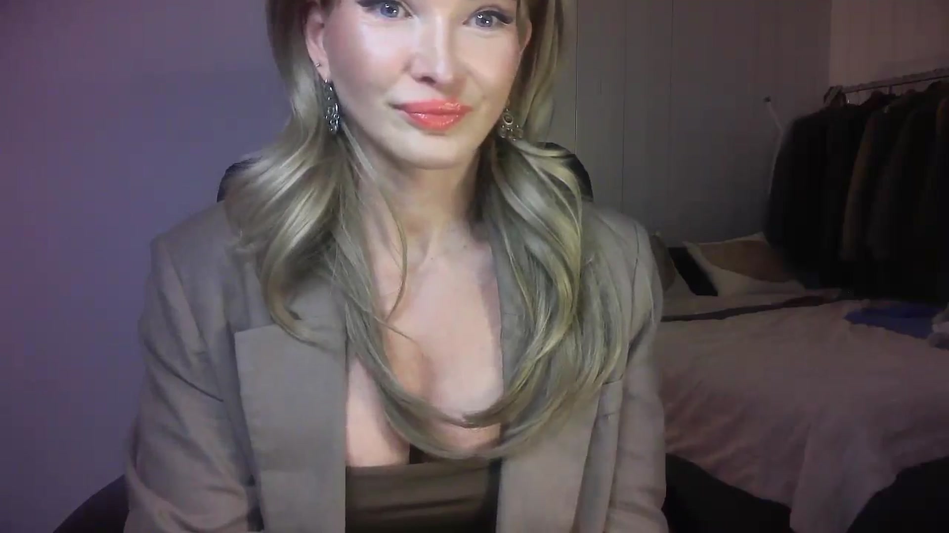 Gallery image thumbnail from Mzmary's myfreecams stream on, 02/10/2025, 02:45 image 13 of 20