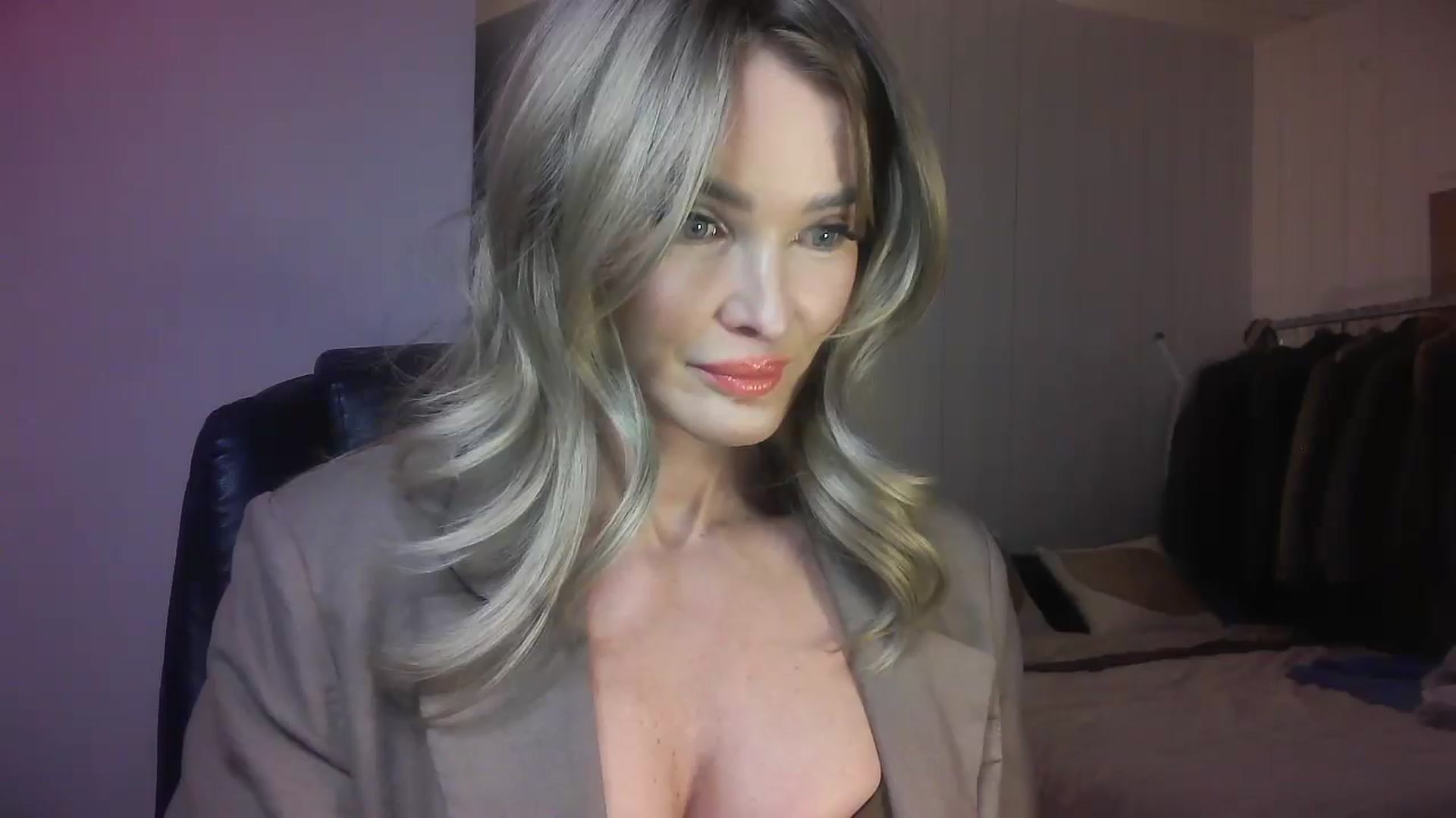 Gallery image thumbnail from Mzmary's myfreecams stream on, 02/10/2025, 02:45 image 1 of 20