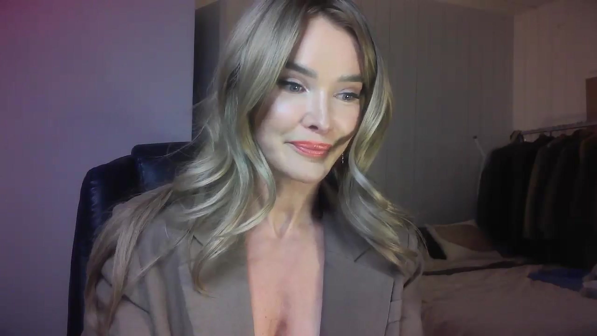 Gallery image thumbnail from Mzmary's myfreecams stream on, 02/10/2025, 02:45 image 6 of 20